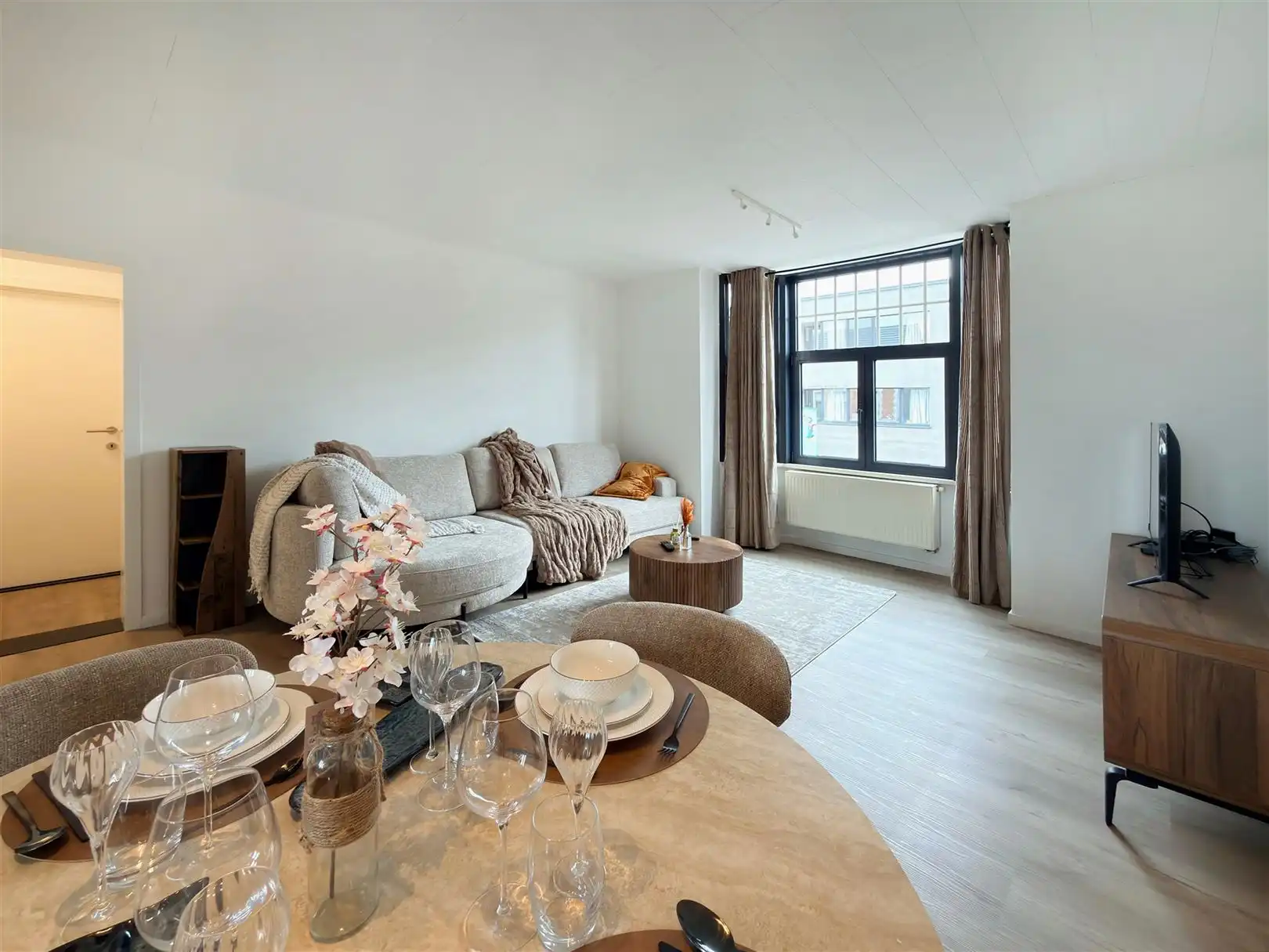 Handelsgelijkvloers, 3 appartementen en eigen parking!! foto 27