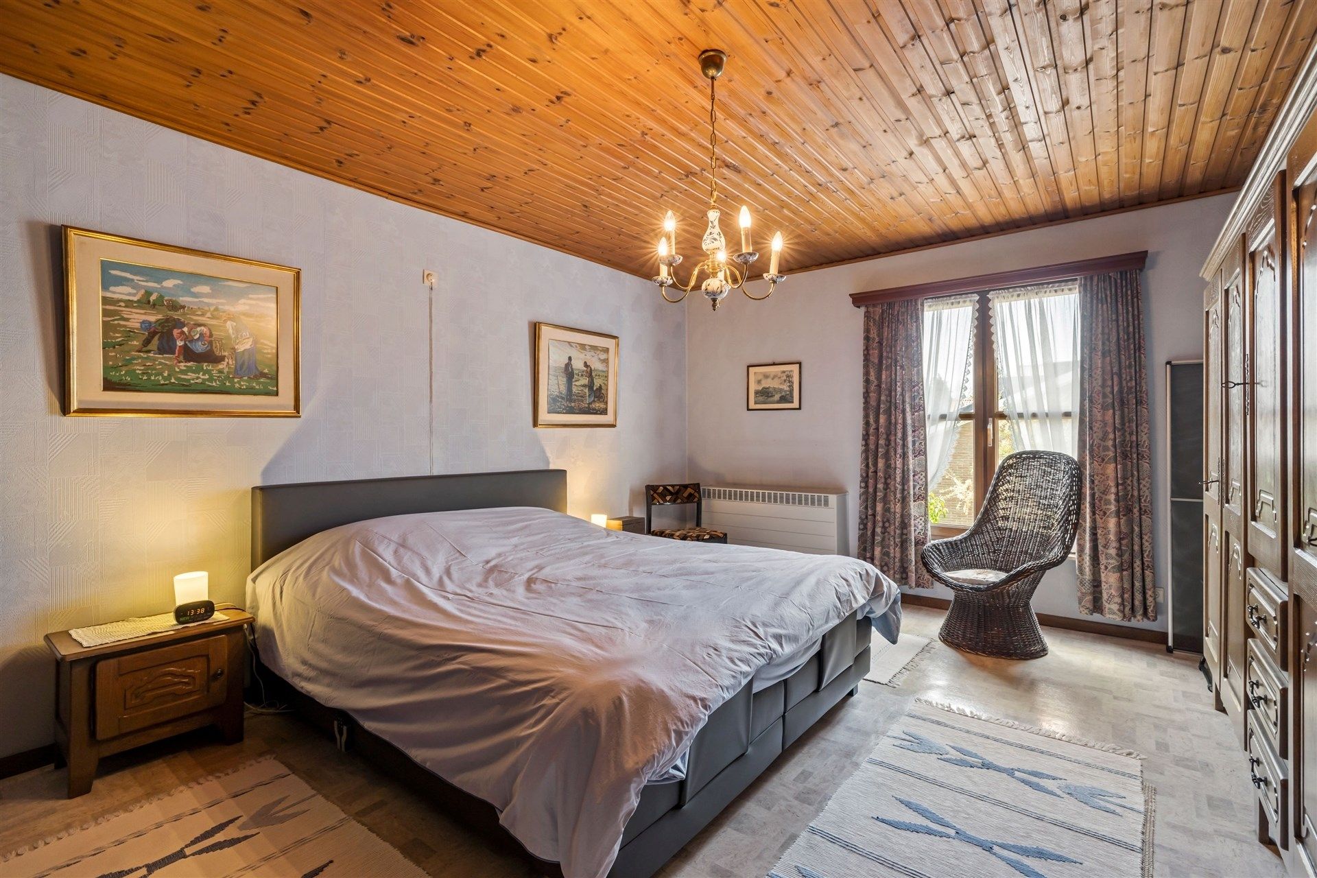Ruim opgezette gezinswoning met 3 slaapkamers & mooi aangelegde tuin op een perceel van 1.016m² foto 12