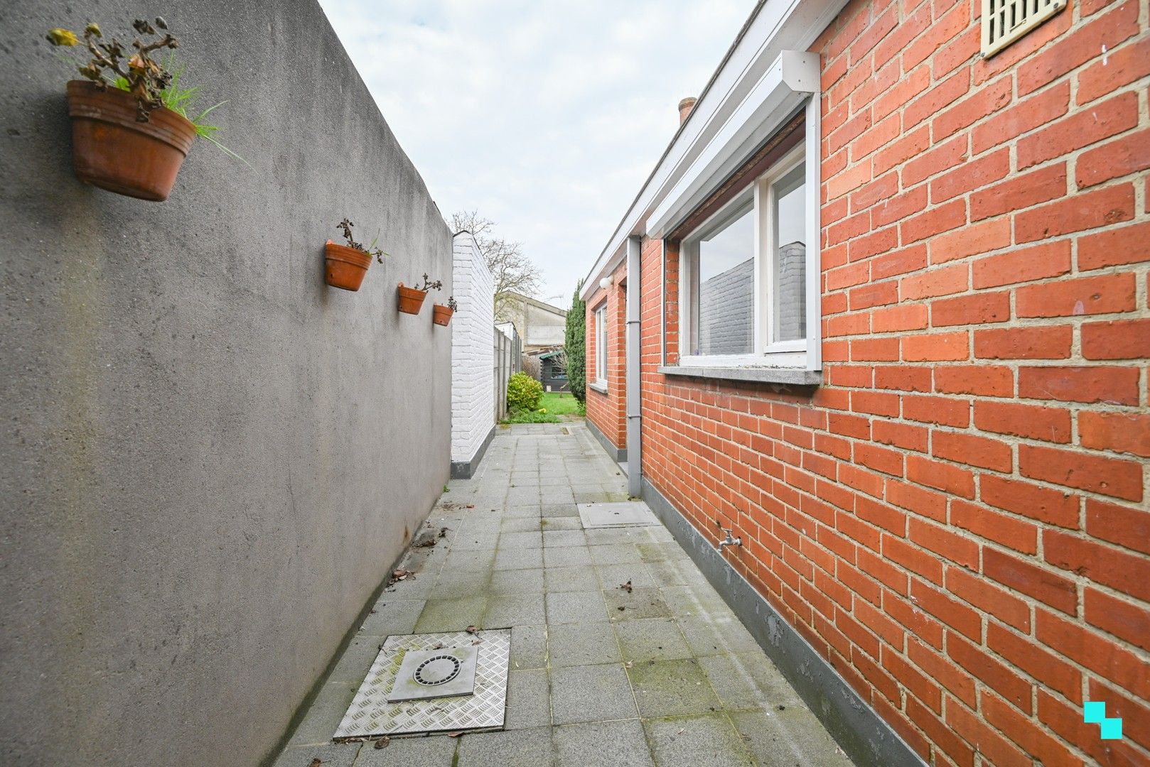 Centraal gelegen woonst met drie slaapkamers te Izegem foto 36