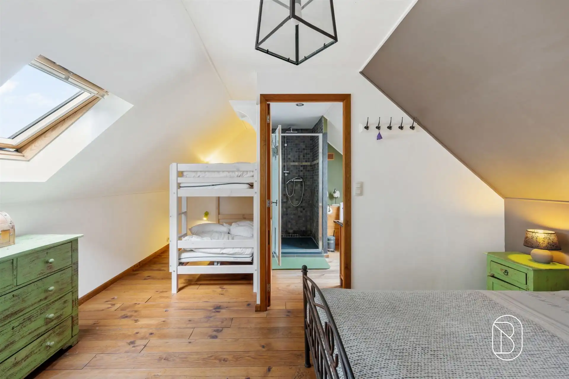Charmante woning met gîte en prachtige tuin! foto 16