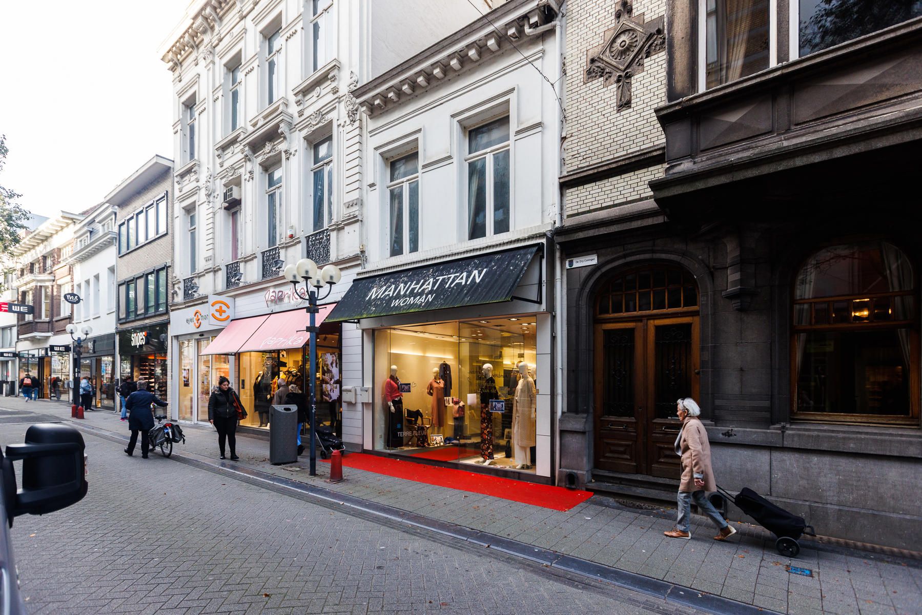 Uitzonderlijk handelshuis op beste deel Gasthuisstraat foto {{pictureIndex}}
