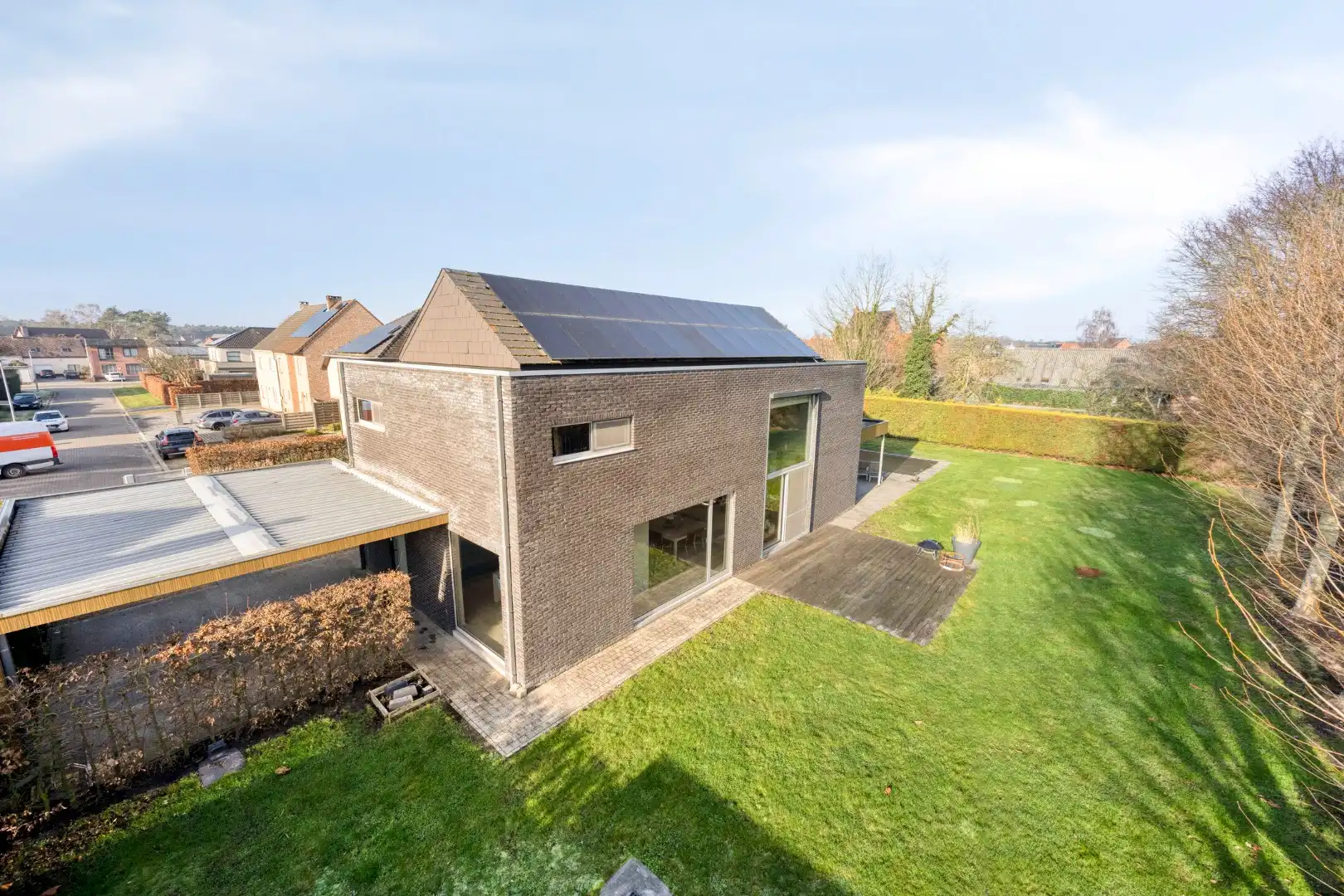 Moderne, ruim ingedeelde woning op een mooi perceel van 13 are met zwembad. foto 35