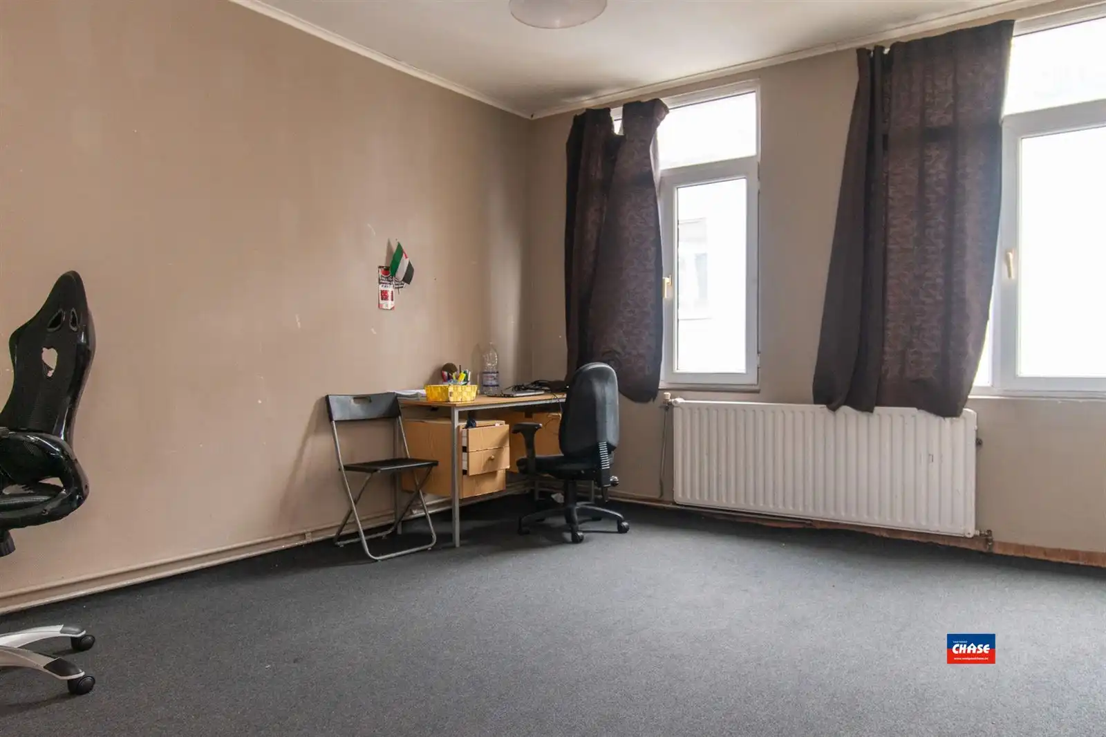 Ruime woning met 6 slaapkamers en handelsgelijkvloers foto 8