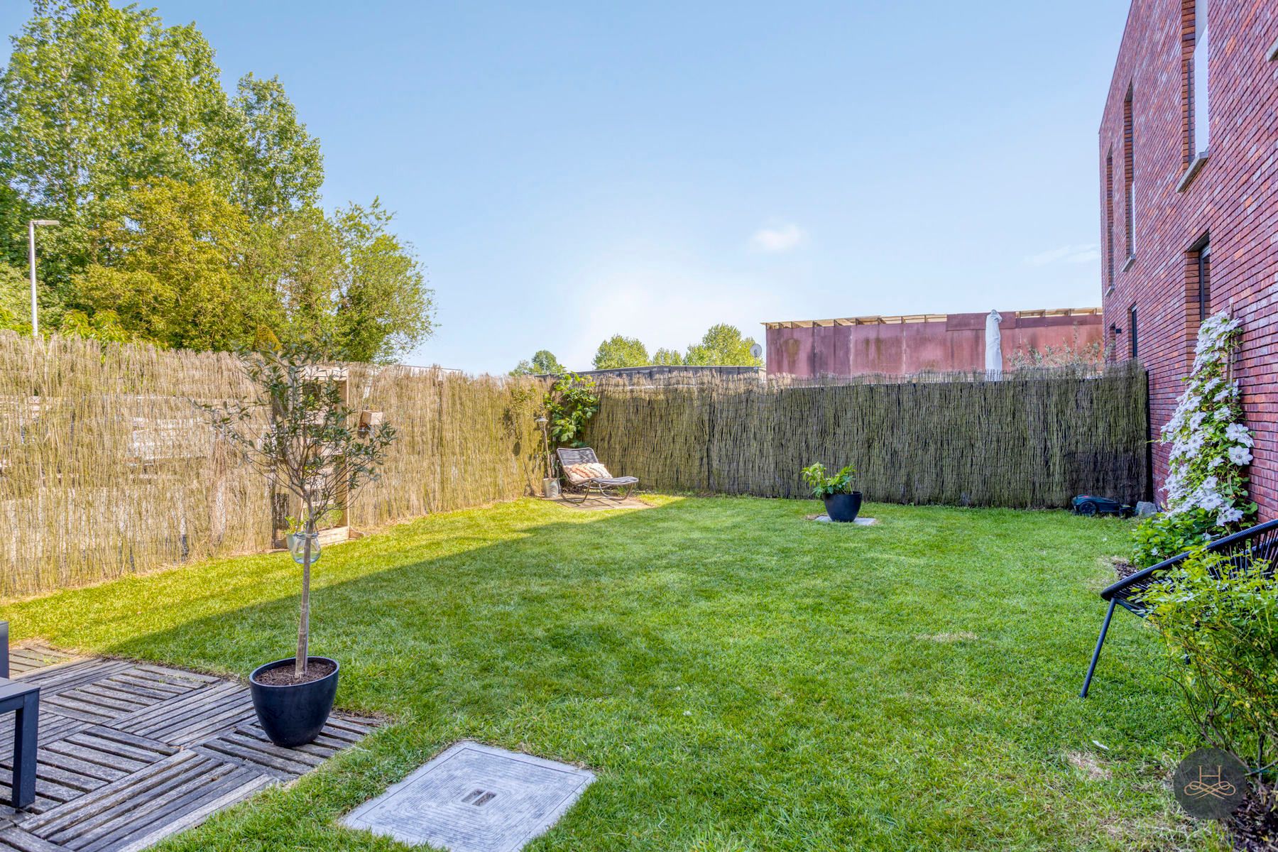 Lichtrijk, recent gelijkvloers appartement met toffe tuin foto 28