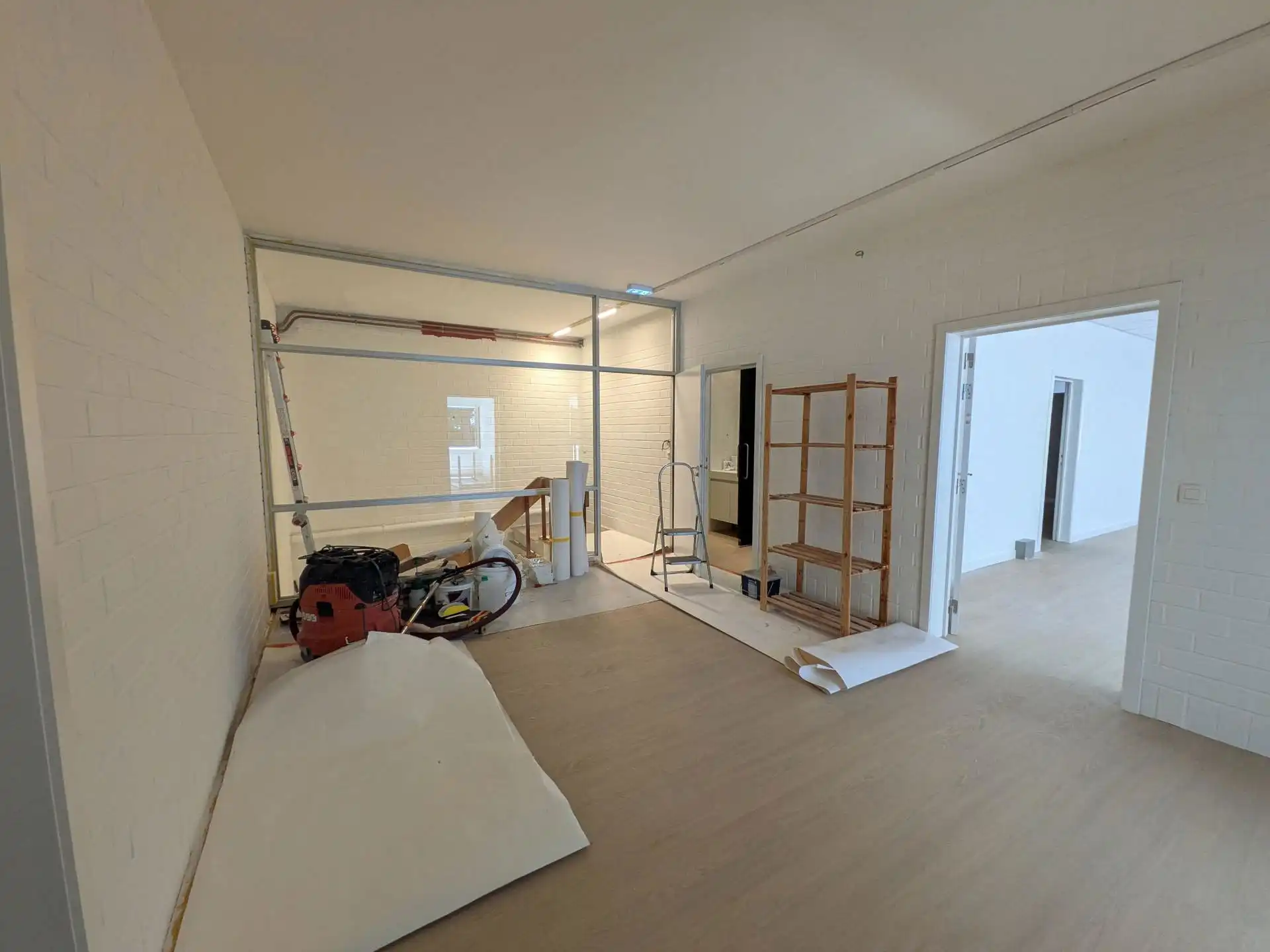 Gerenoveerd kantoor te huur in Schoten foto 8