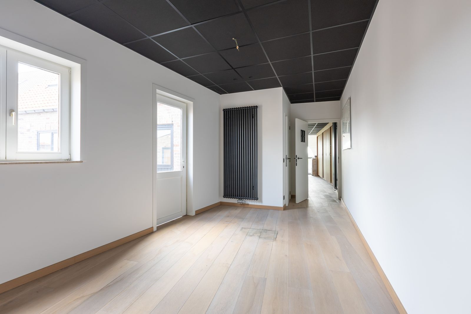 Grote eigendom met winkel, 2 appartement én prachtige loods foto 26