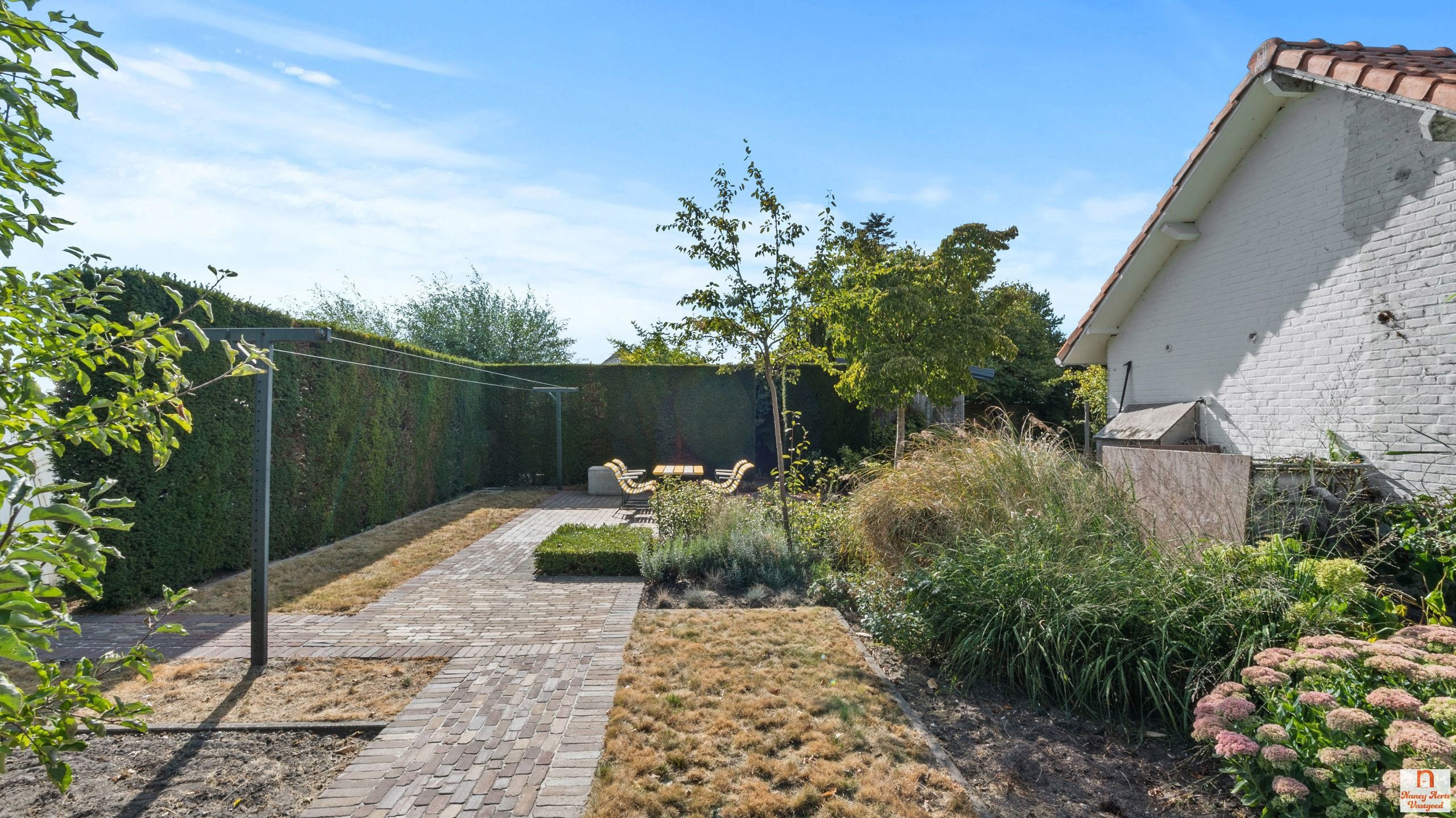 Instapklare woning met uitzonderlijk grote tuin met vijver foto 32