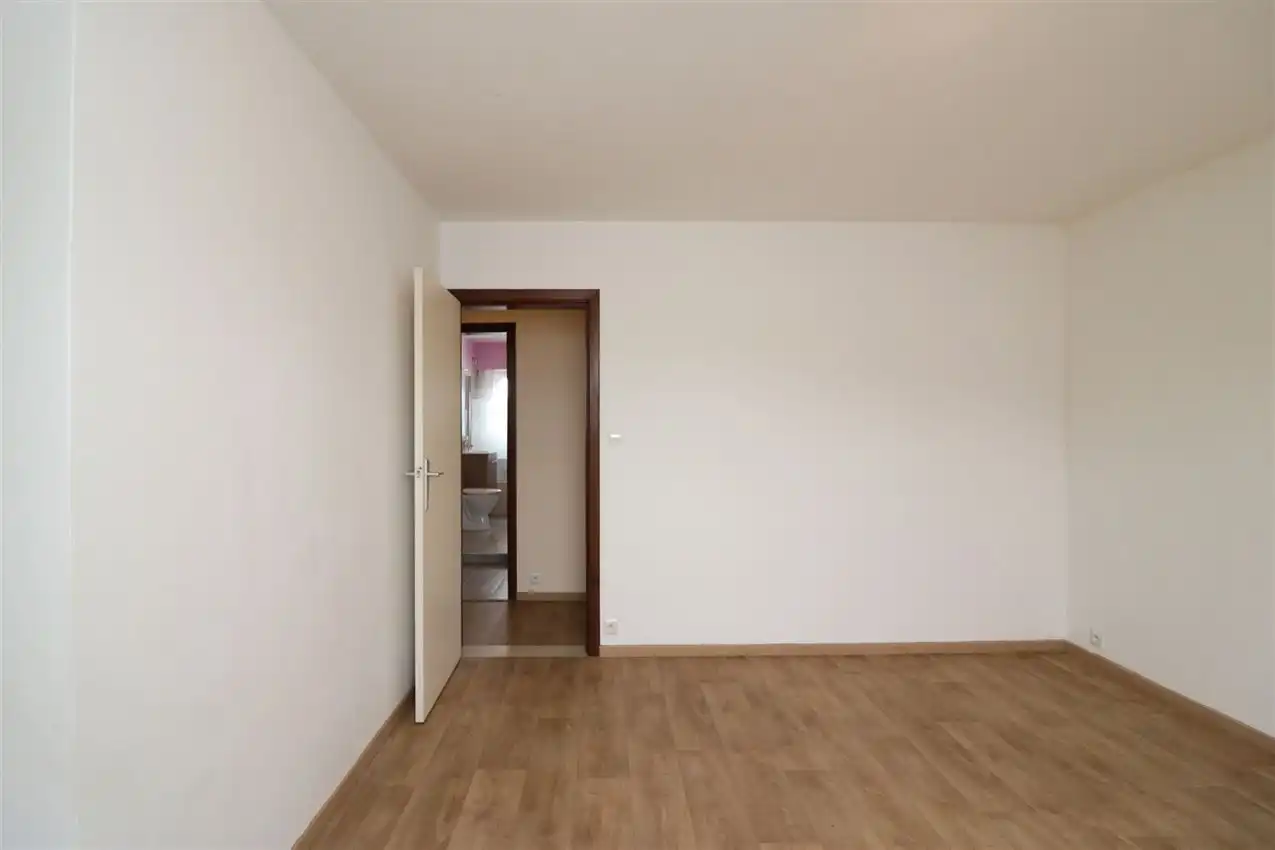 Opbrengsteigendom (handel & 4 app) op toplocatie foto 58