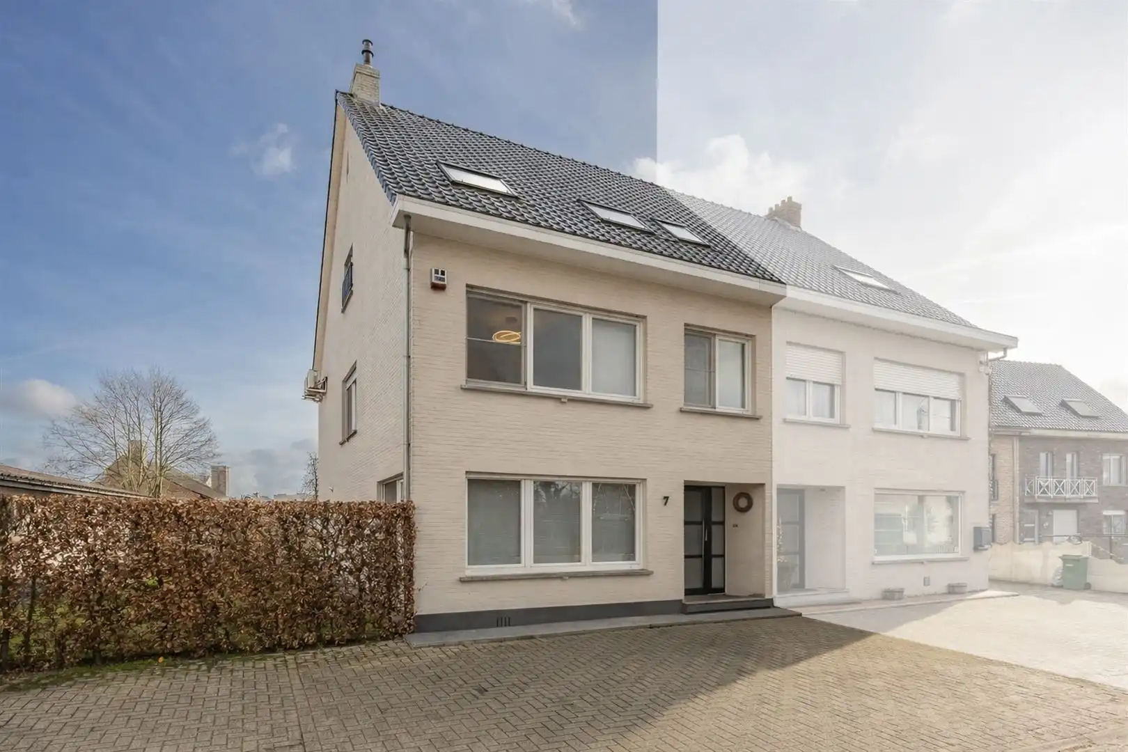 Woning met 5 slaapkamers en 2 badkamers op zuid perceel. foto {{pictureIndex}}