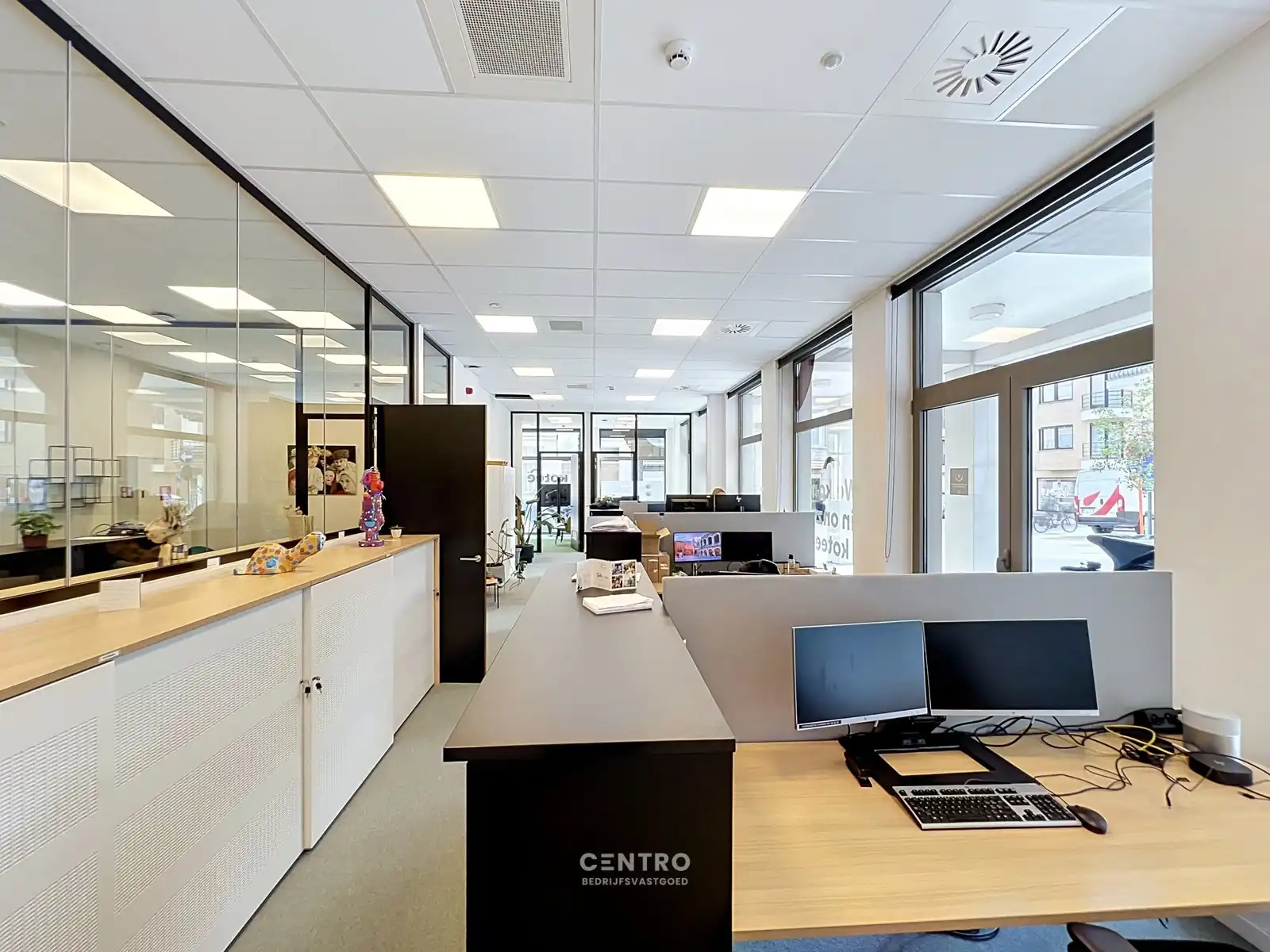 Modern kantoor (± 825 m²)  met 20 ondergrondse  parkeerplaatsen op een rustige, vlot bereikbare locatie te Roeselare (Noordhof), ideaal voor vrije beroepen en zelfstandigen. foto 12