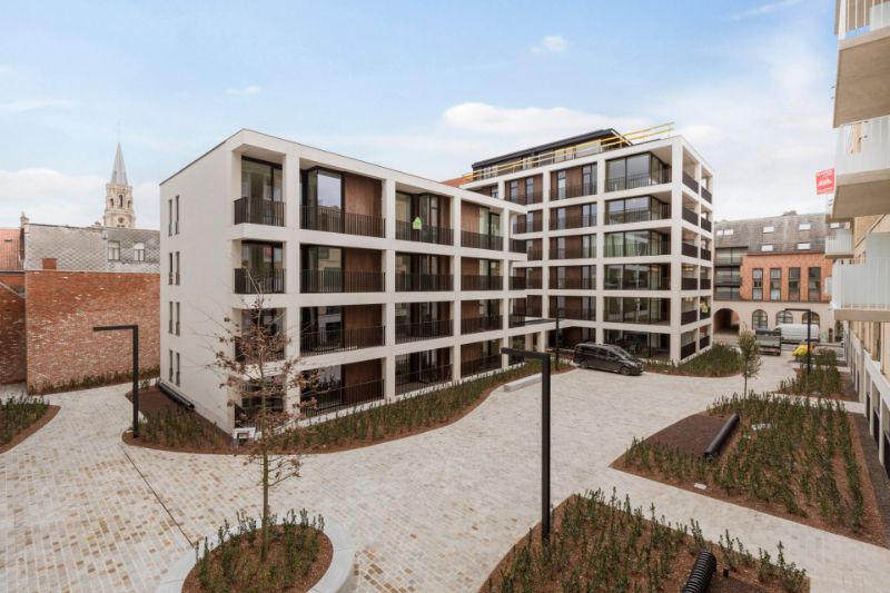 Te koop instapklaar 2 slpk  appartement met terras in centrum Roeselare. foto 12