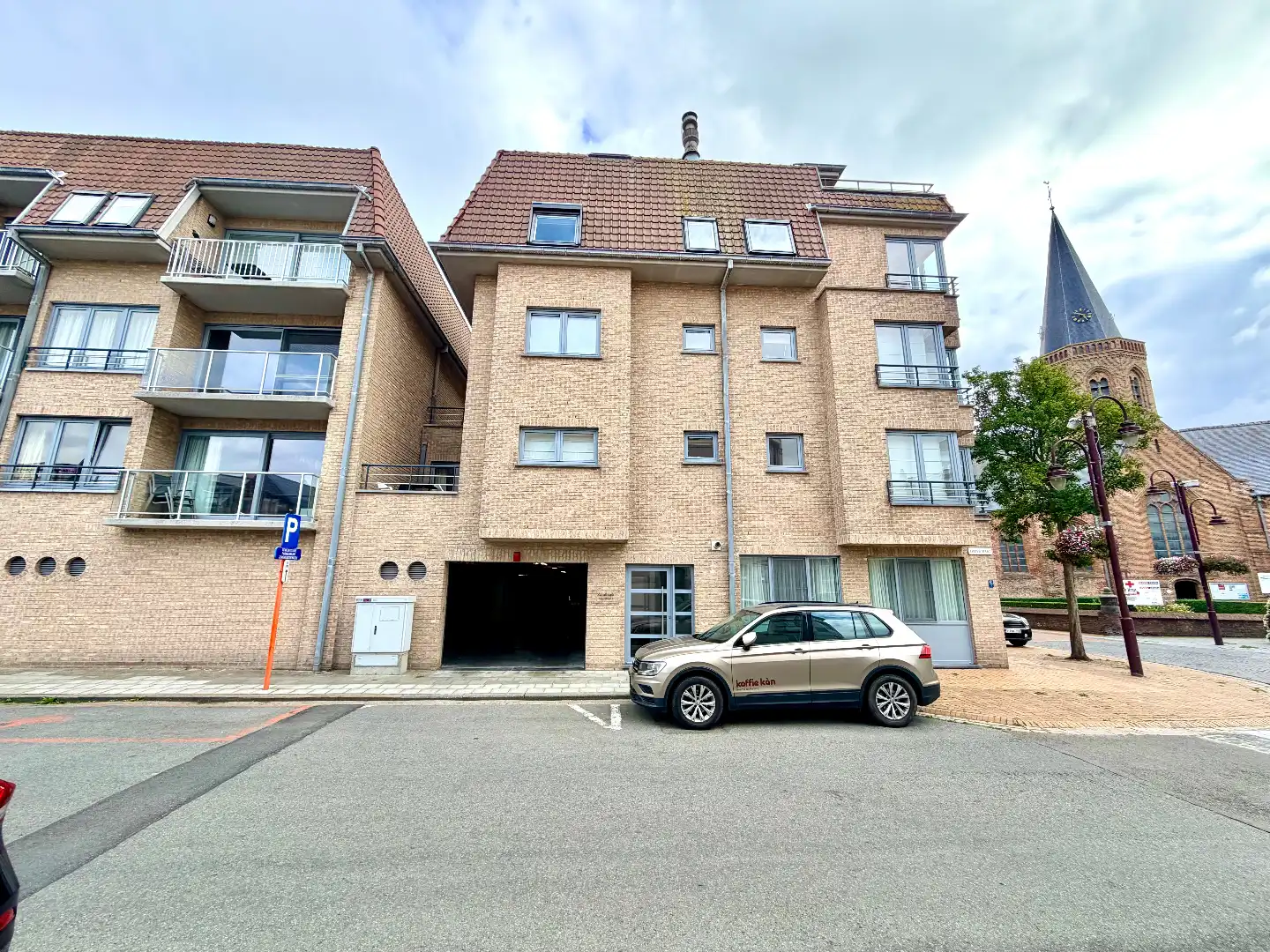 Gesloten garagebox - centrum Wenduine foto {{pictureIndex}}