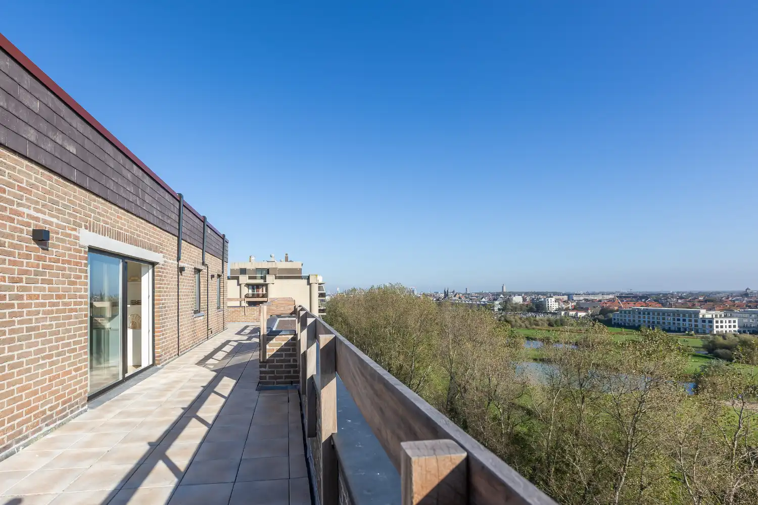 Gerenoveerd penthouse appartement met riant terras foto 30
