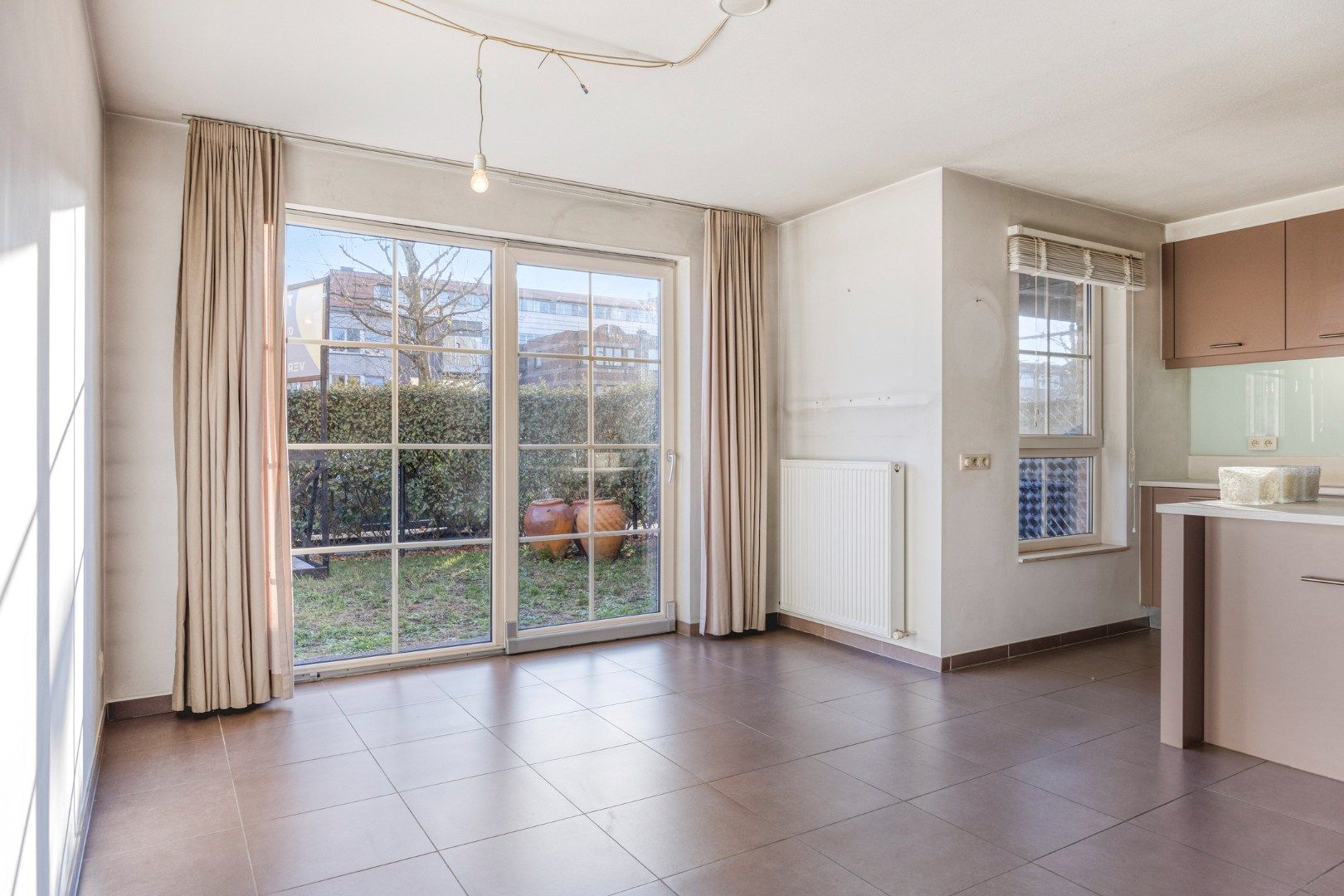 Gelijkvloers appartement met 3 slpks en voor- en achtertuin in Geel-centrum !  foto 4