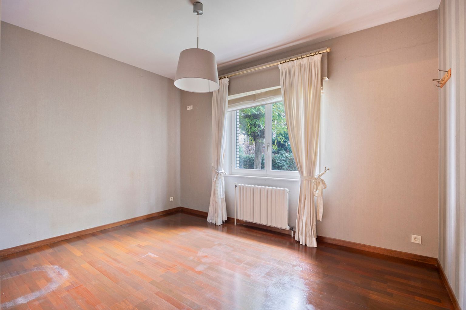 Bungalow van 176 m² met garage en tuin foto 16