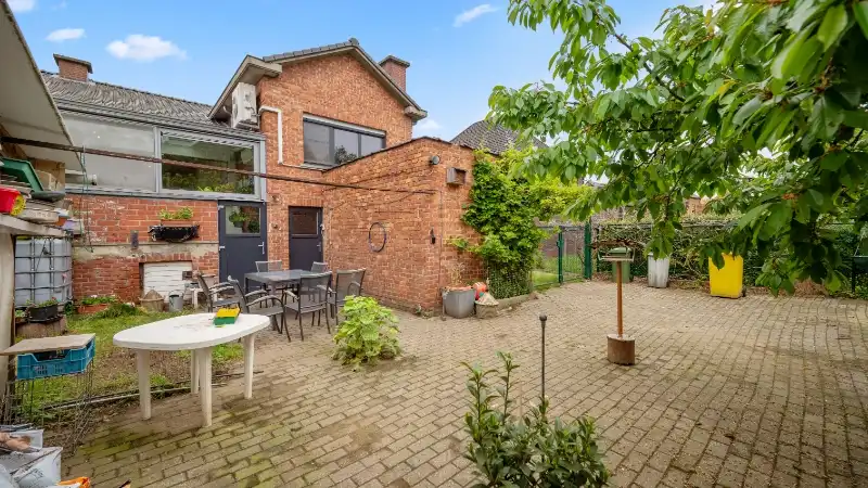 Landhuis  van 210m² op een perceel van 14a72ca foto 2