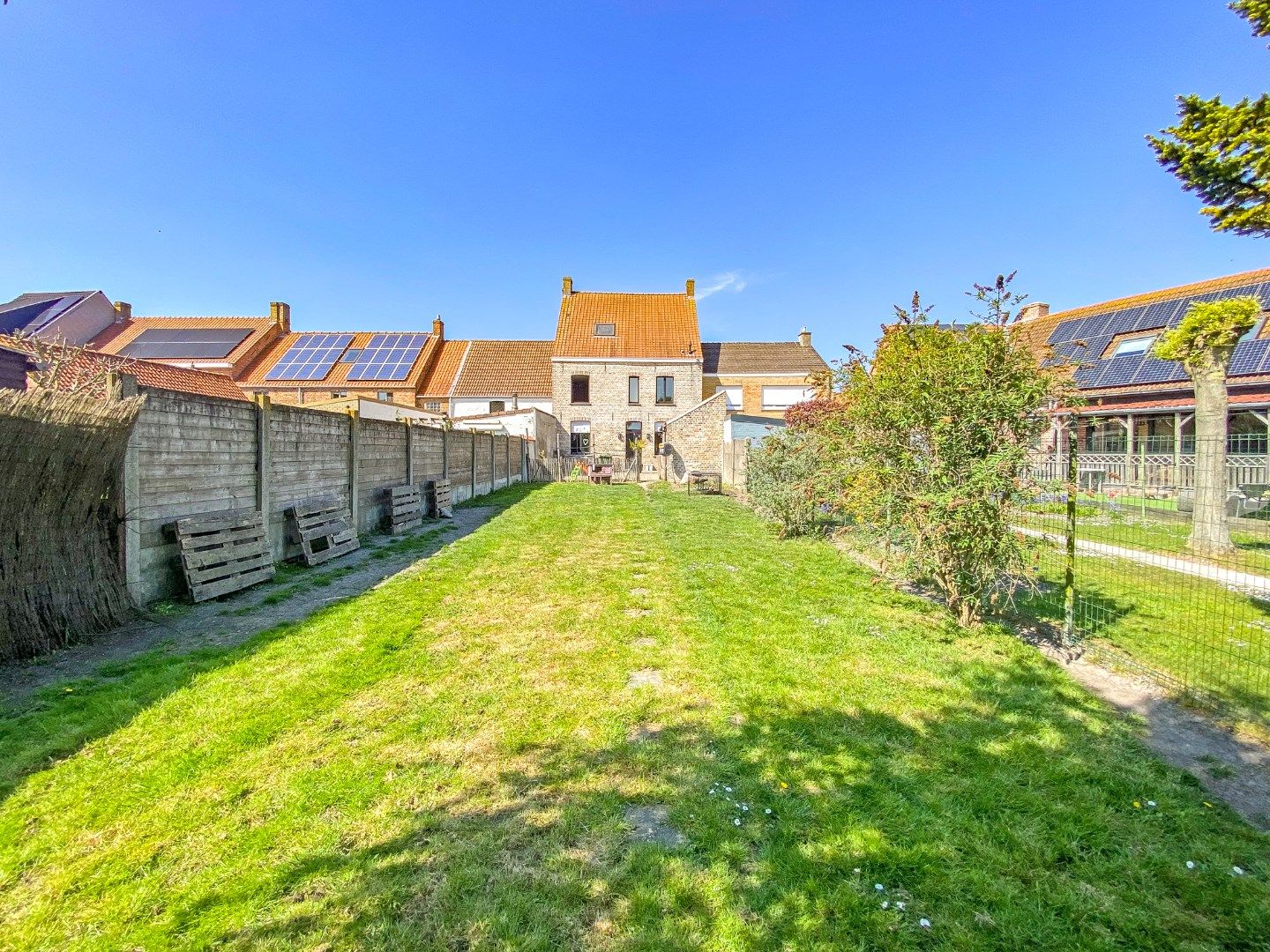 Ruime woning te Ramskapelle (Nieuwpoort) met 3 slaapkamers op 485 m² met garage.  foto 2
