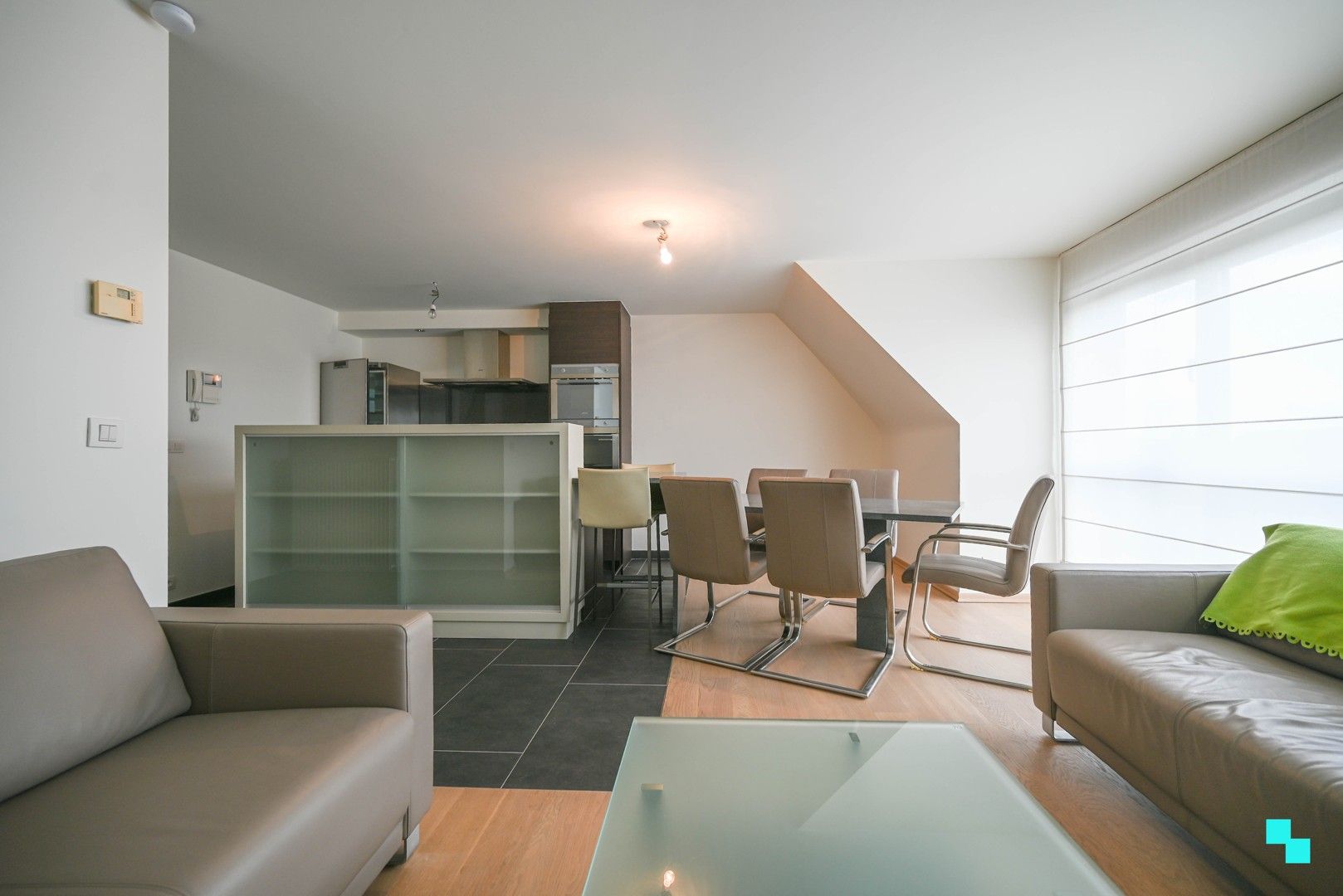 Uiterst kwalitatief tweeslaapkamerappartement met garagebox foto 7