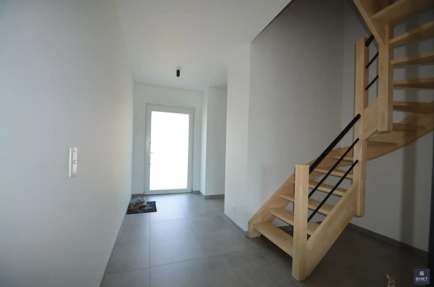 RECENTE  BEN-WONING  MET 5 SLPKS, TUIN EN GAR. foto 2