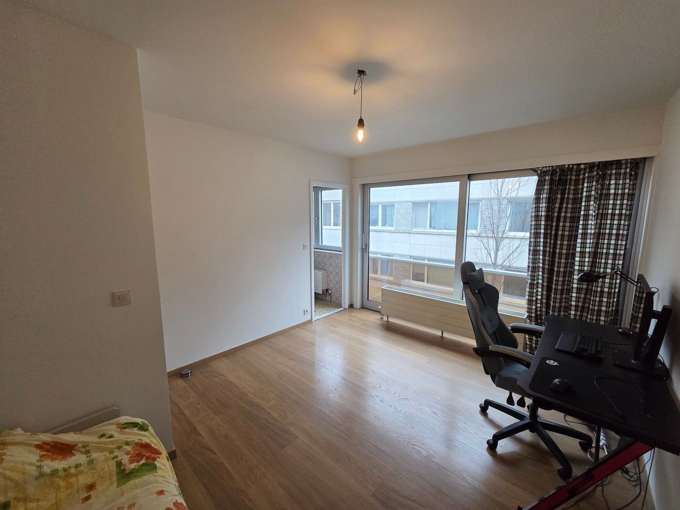 Recent gerenoveerde studio met terras in de Parkstraat 106. foto 4