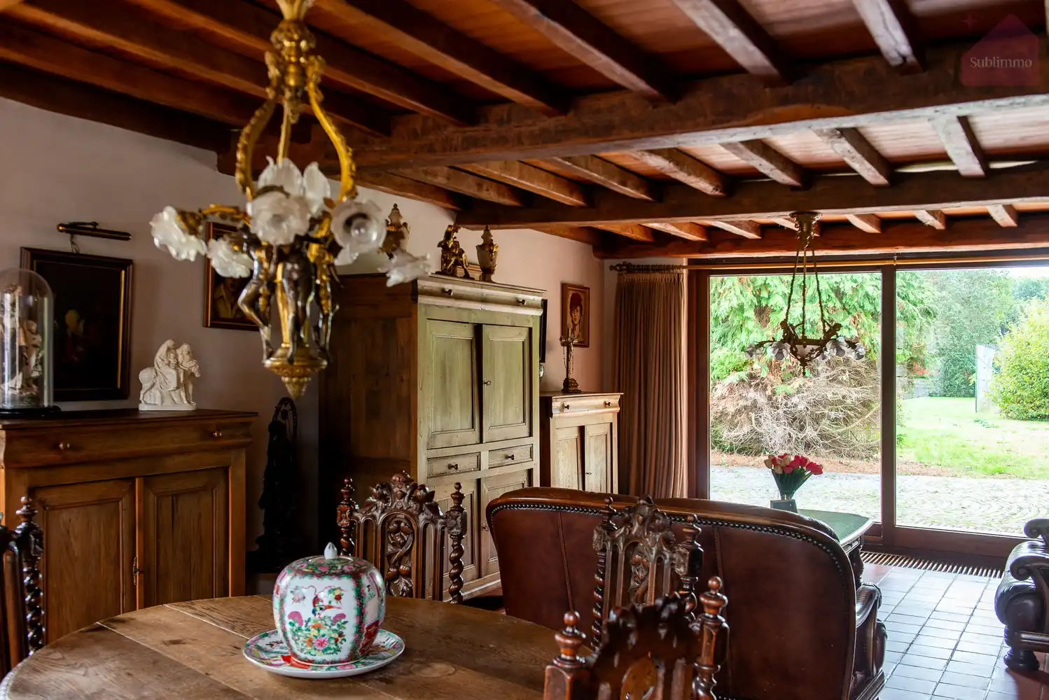 Ruime woning met 6 slaapkamers en grote tuin op 21a 73ca foto 6