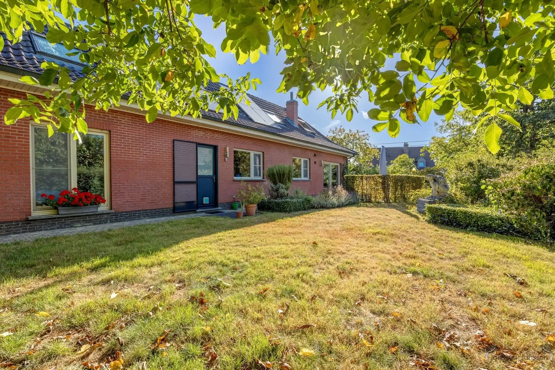 Landelijk gelegen open bebouwing met bijgebouw & grote tuin foto 5