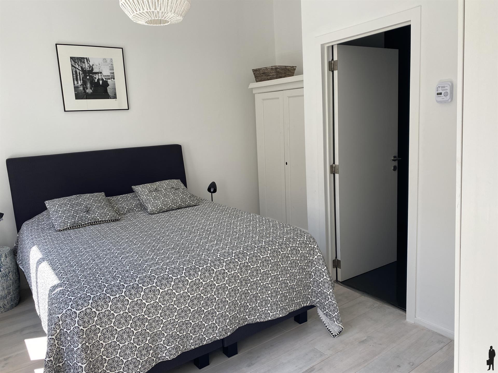 Gemeubeld appartement in een zijstraat van de Meir! foto 6
