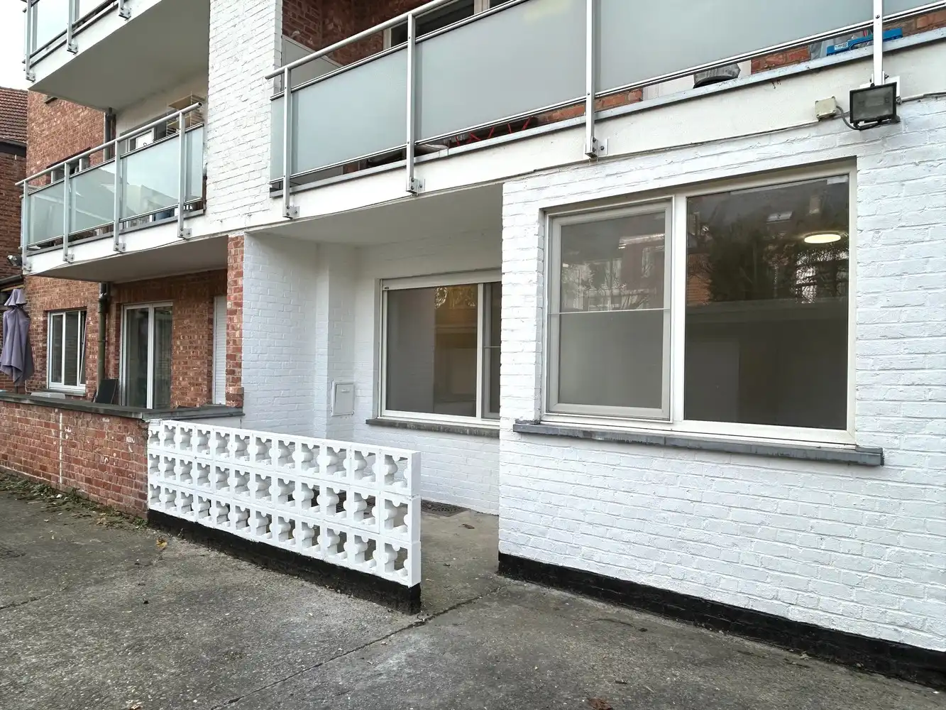 Instapklaar gelijkvloers 1-slaapkamerappartement met ruim terras in Leuven foto 12