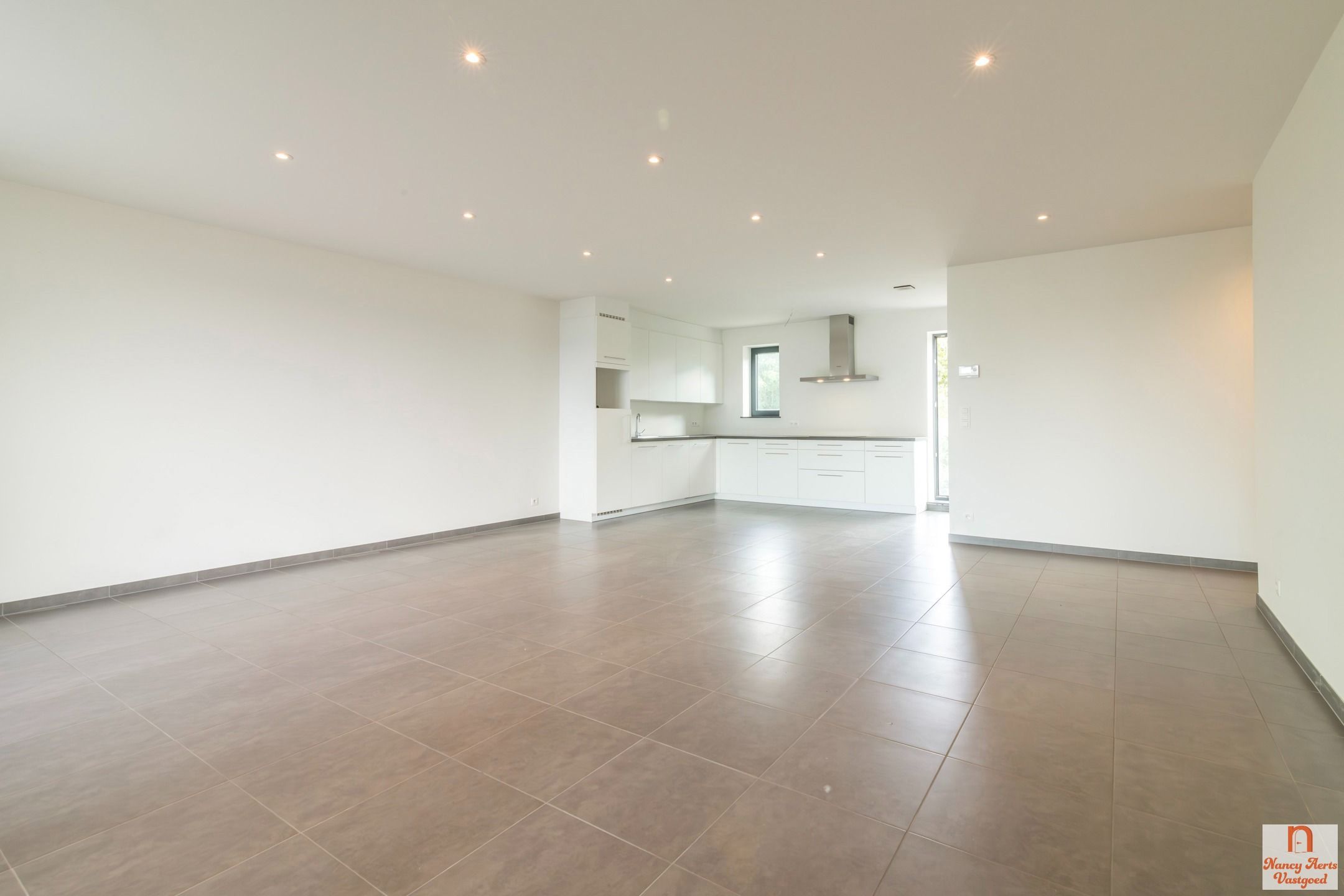 Licht en ruim duplexappartement met parking in Hasselt  foto 8