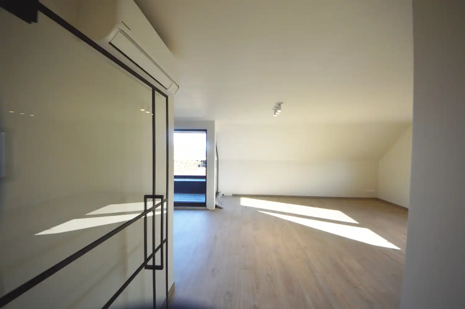 Ruim en lichtrijk gerenoveerd appartement (140 m²) INCL. 2 PARKEERPLAATSEN foto 19