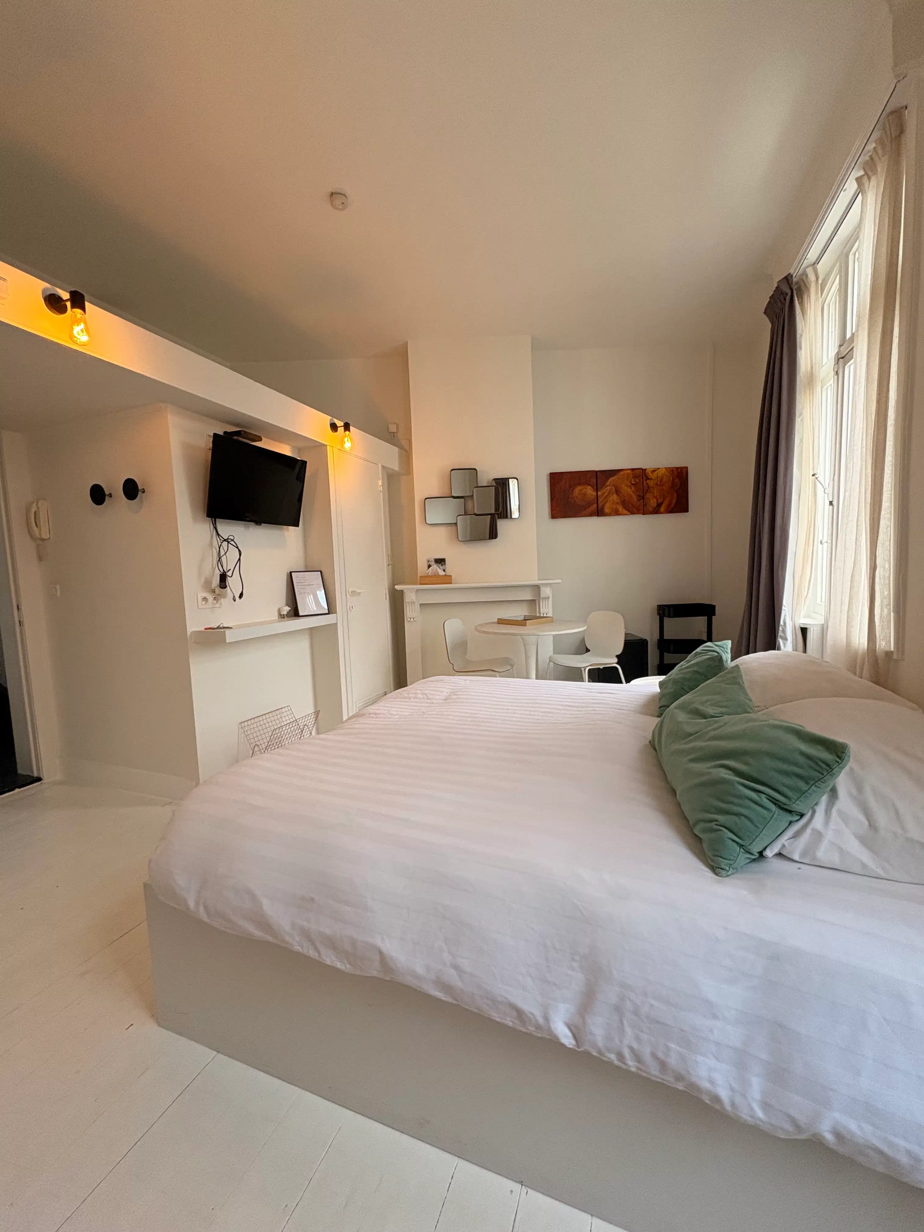 Handelspand met drie studio’s te koop op topligging in Gent foto 15