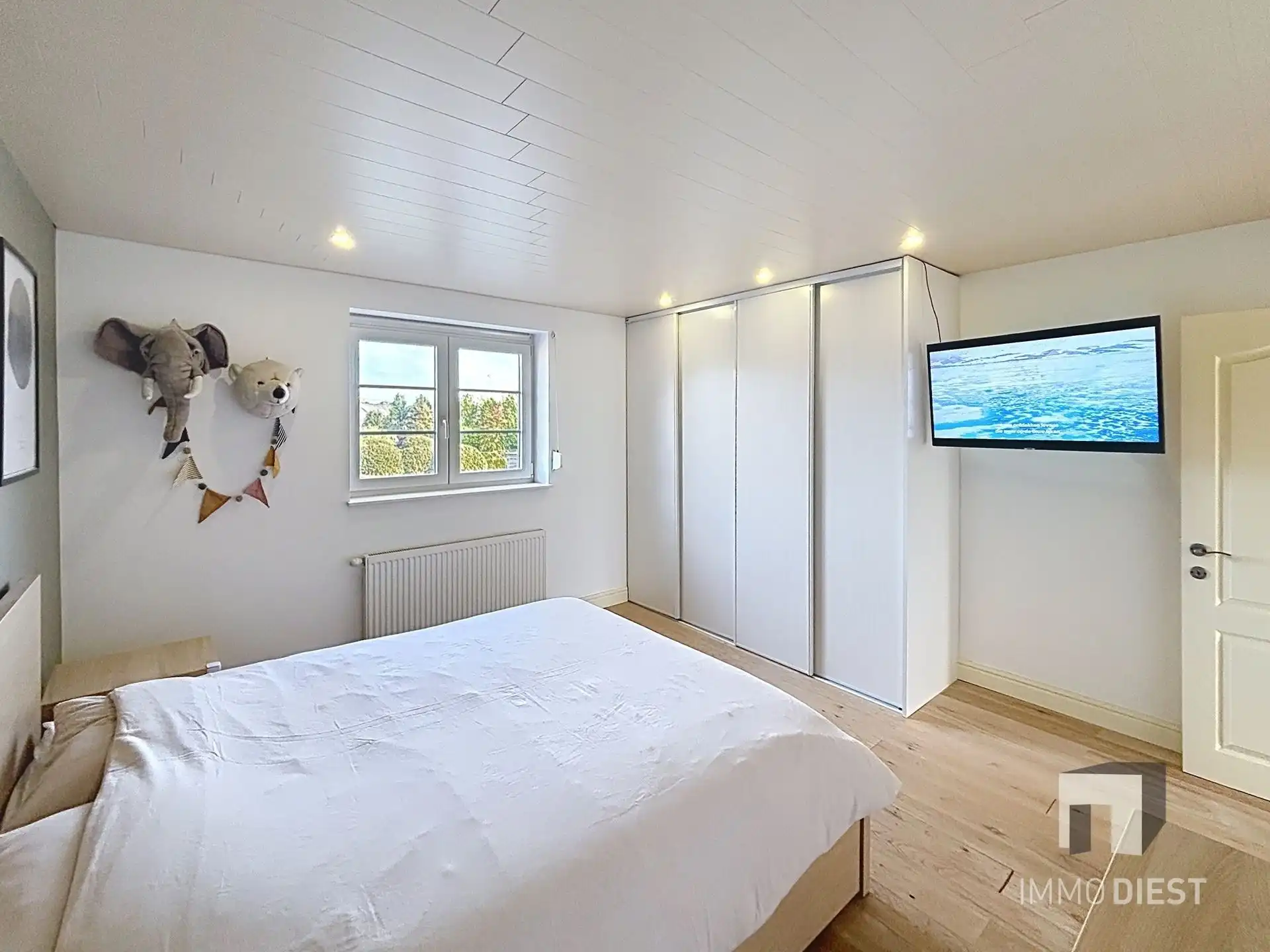 Trendy - volledig gerenoveerde woning met 3 slaapk en 2 badkamers foto 19