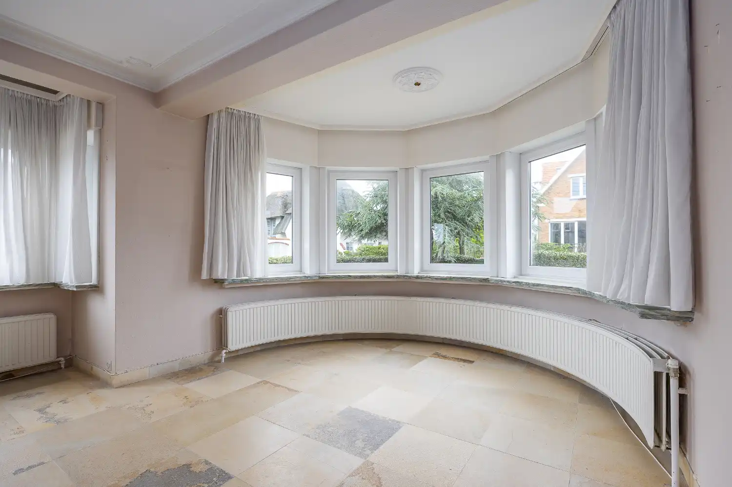 Iconische Villa "Rose de France" met uitzonderlijk renovatiepotentieel in centrum Koksijde foto 9