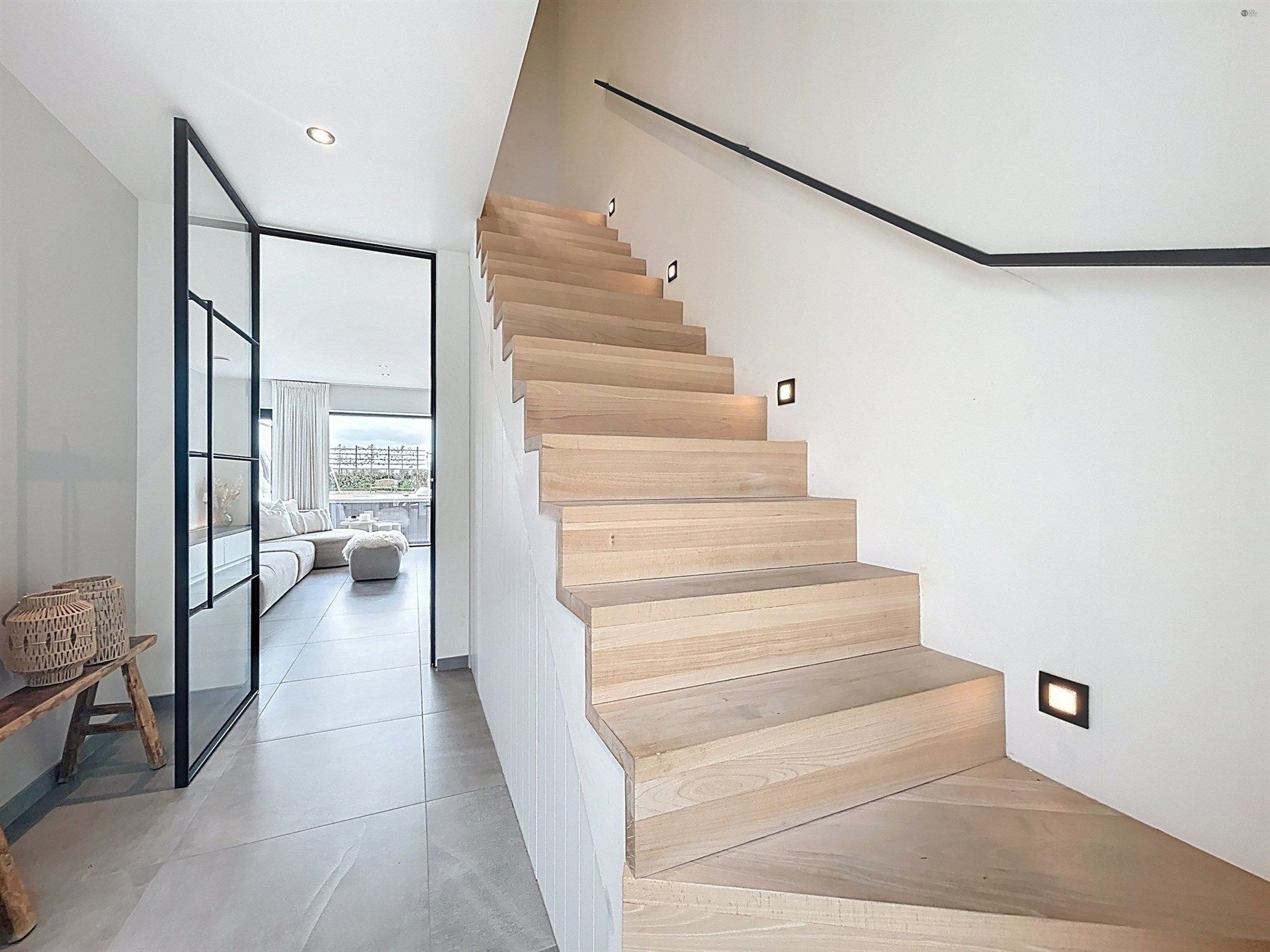 Half open bebouwing met 4 slaapkamers en ruime garage op perceel van 518m² foto 10