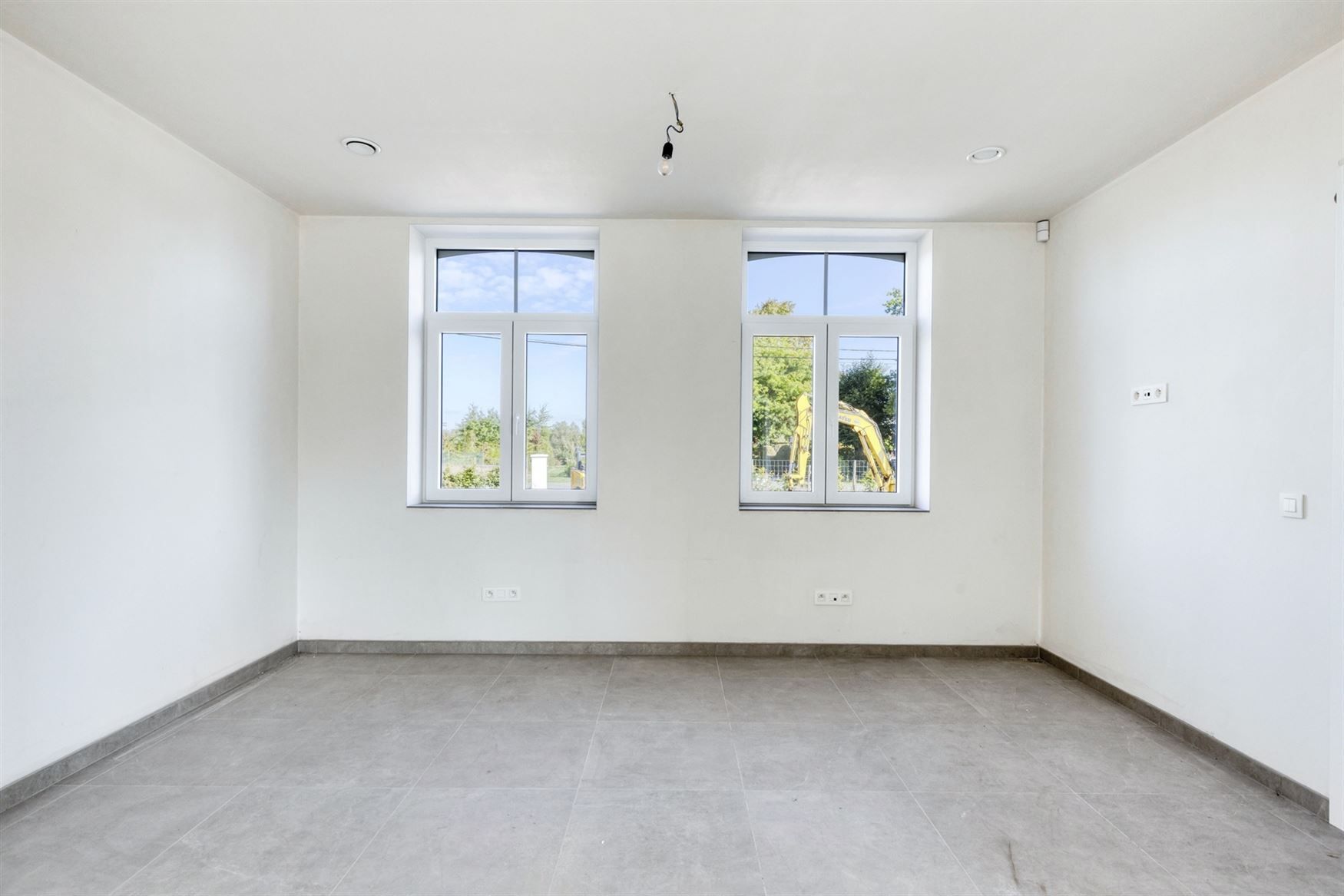 Zeer ruime nieuwbouwwoning gelegen op een groot zonnig perceel foto 3