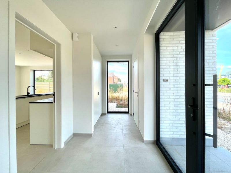 PRACHTIGE NIEUWBOUWWONING MET 3 SLAAPKAMERS TE HUUR foto 2