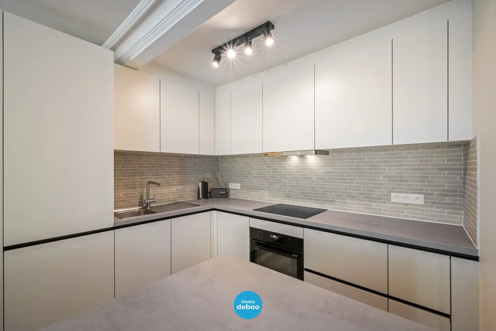 Gerenoveerd appartement met zonnig terras vlakbij centrum & zee foto 3