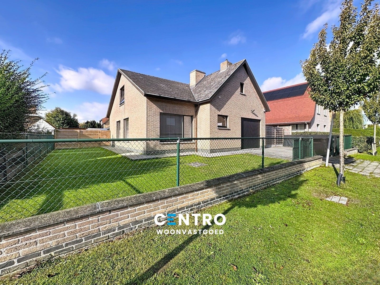 Hoofdfoto van de publicatie: RESIDENTIEEL gelegen villa met 4 slpks, garage én ZUIDger. tuin!