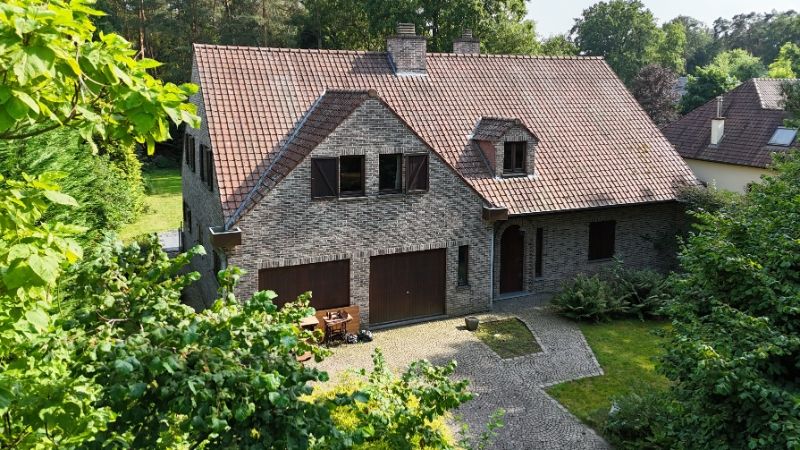 Ruime villa van 354m² op 25 are foto {{pictureIndex}}