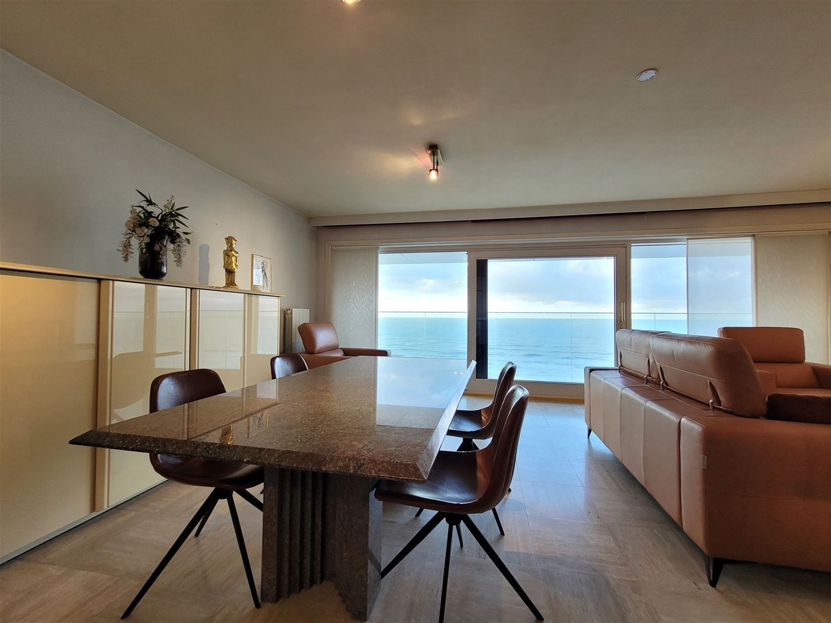 Gemeubeld 3-slaapkamerappartement met spectaculair zeezicht foto 5