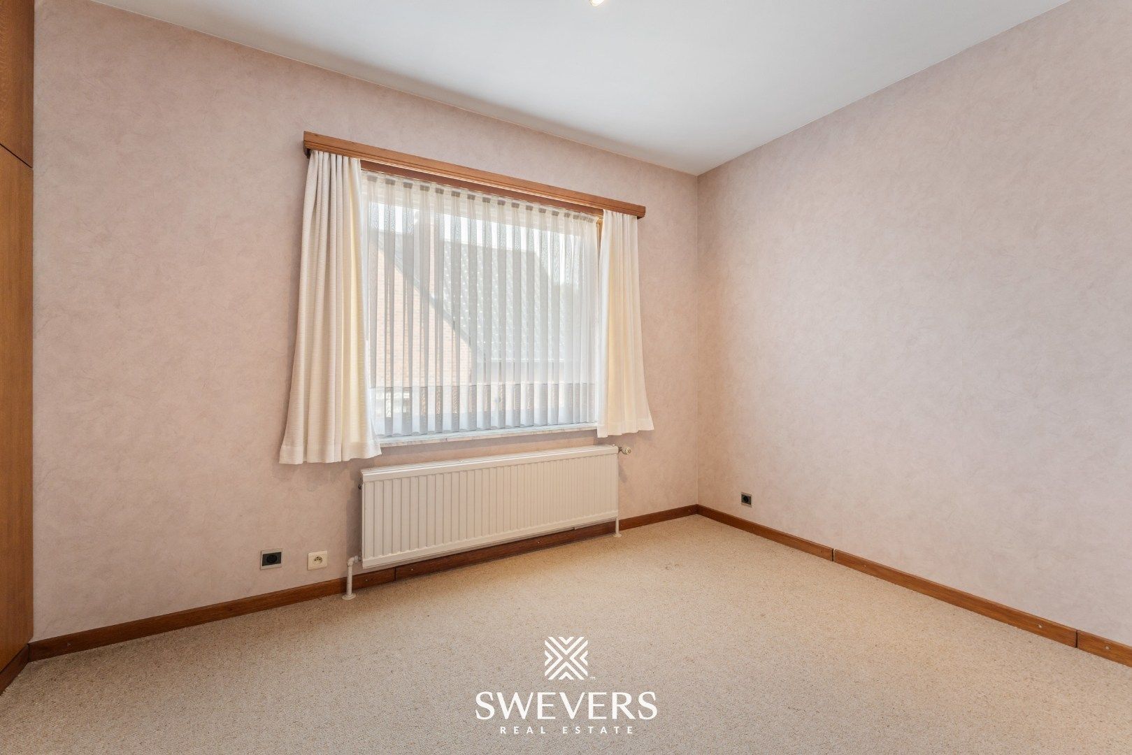 Ruime gezinswoning met 5 SLPK en veel potentieel in groene omgeving foto 12