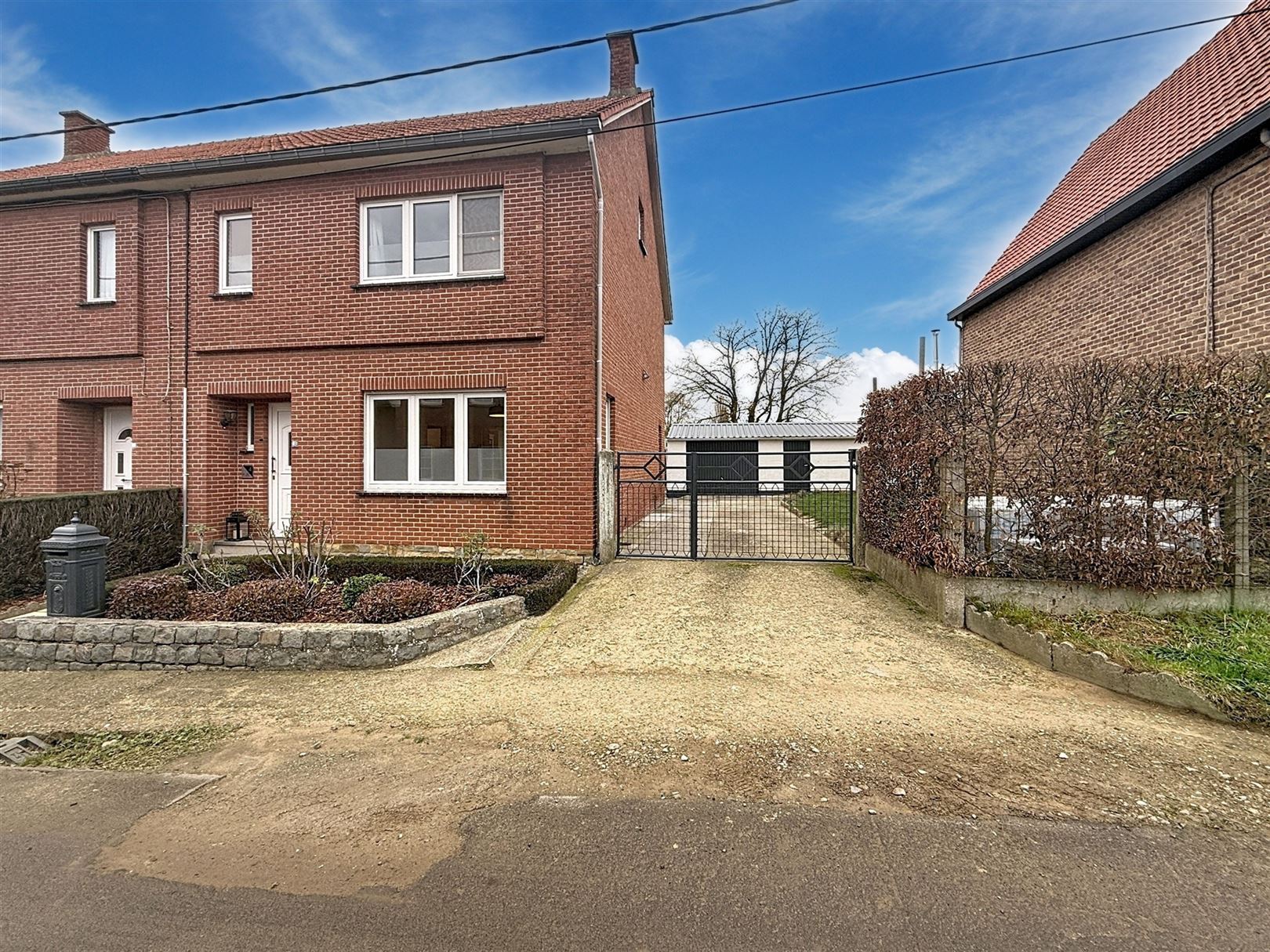 Hoofdfoto van de publicatie: Instapklare woning 2 slpks, garage, tuin, 6a 64ca