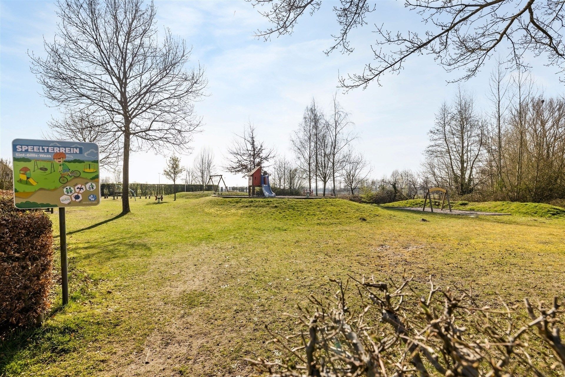 Uitstekend gelegen gezinswoning (type bungalow) met 4 slaapkamers, garage en een aangename tuin (1.067m²) foto 31