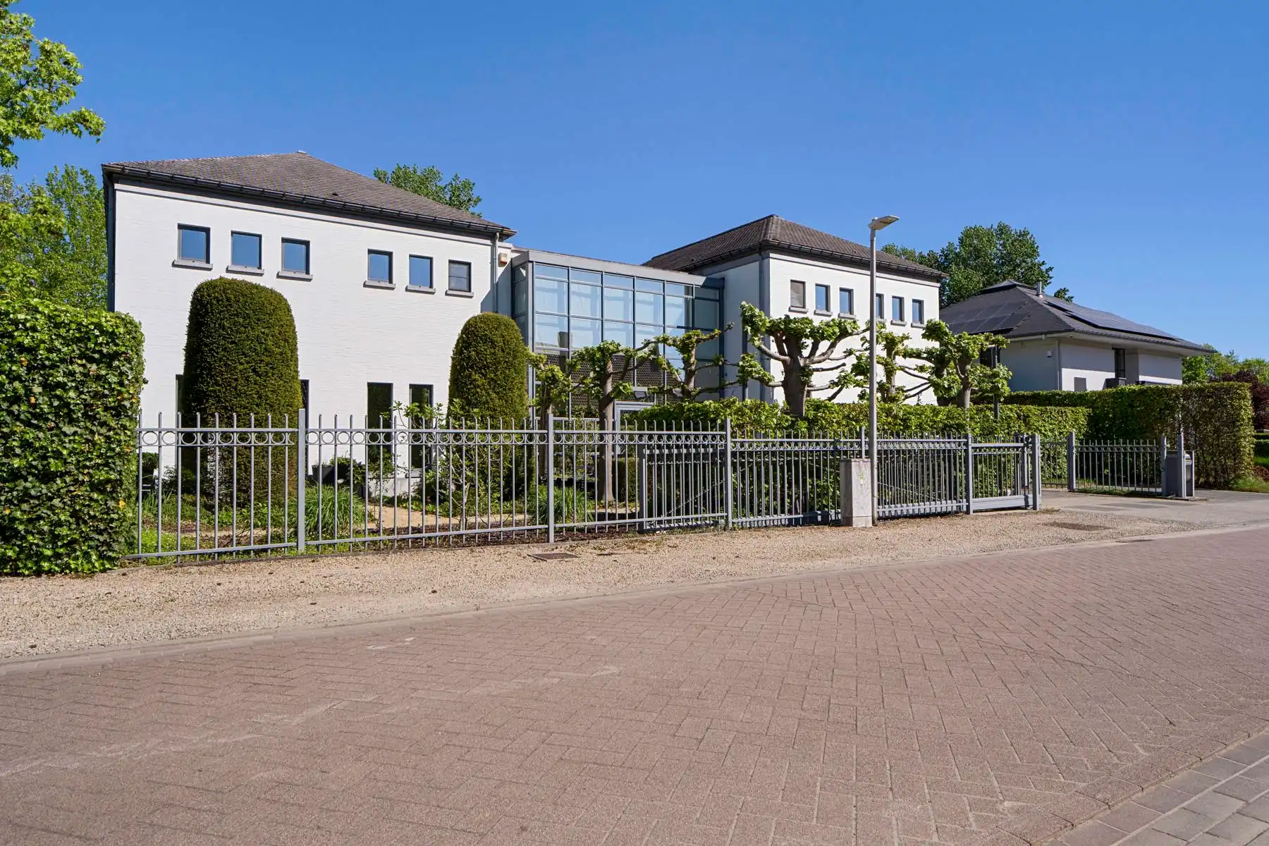 MODERNE VILLA MET 5 SLAAPKAMERS EN ONDERHOUDSVRIENDELIJKE TUIN foto 7