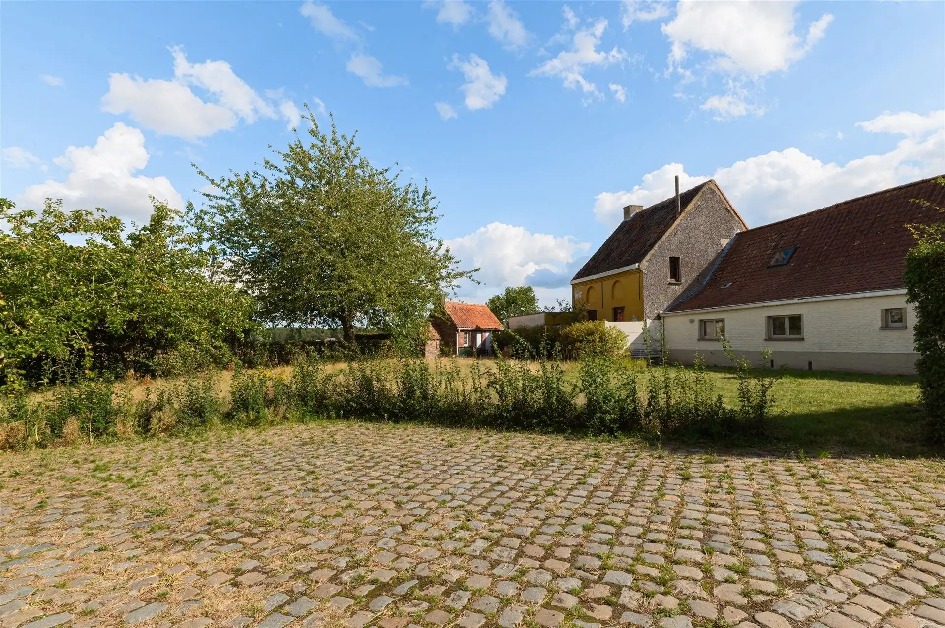 2 te renoveren woningen in het pittoreske Moregem foto 2