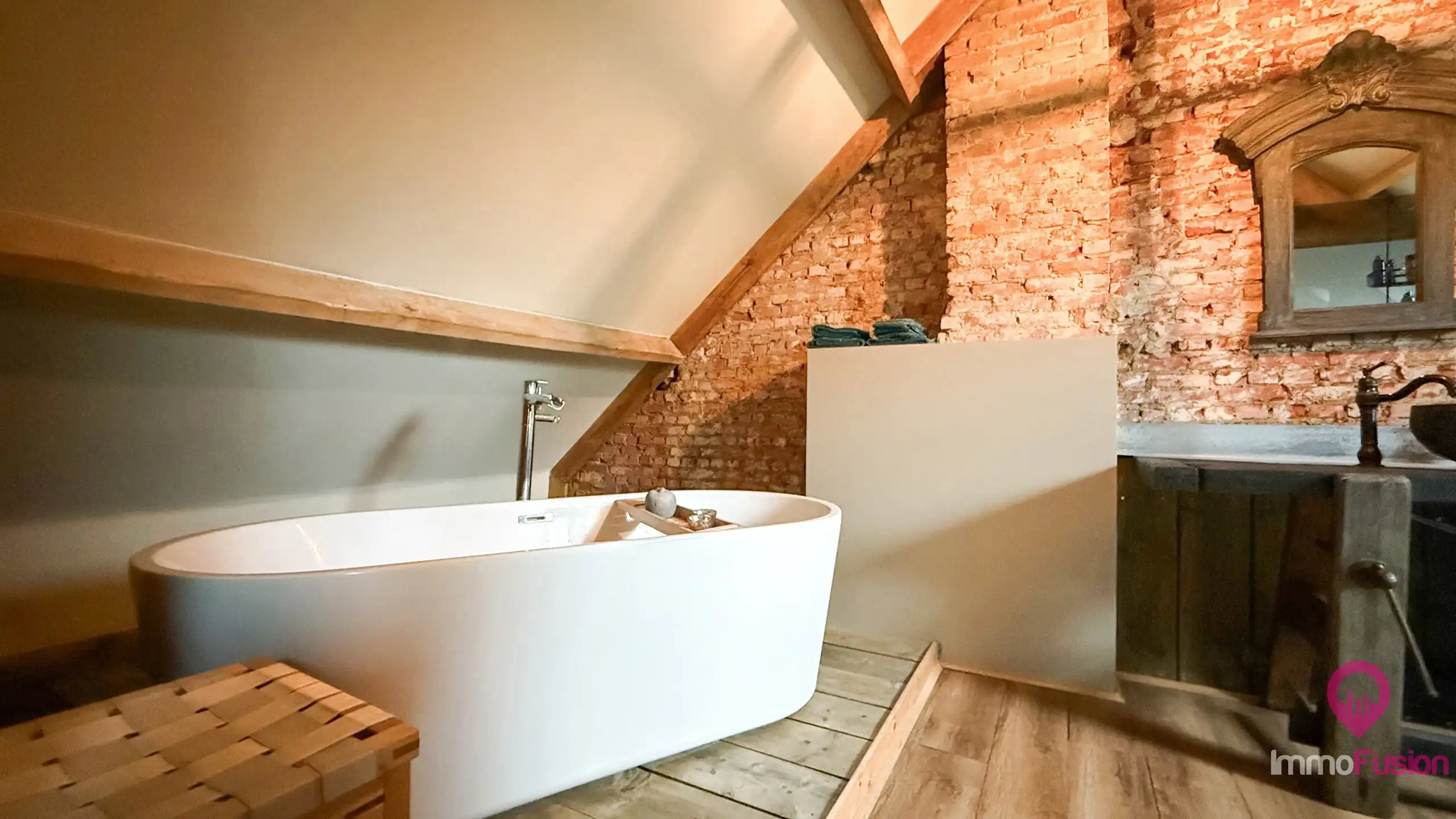 Gerenoveerde landelijk moderne woning op 21 are met 4 suites! foto 33
