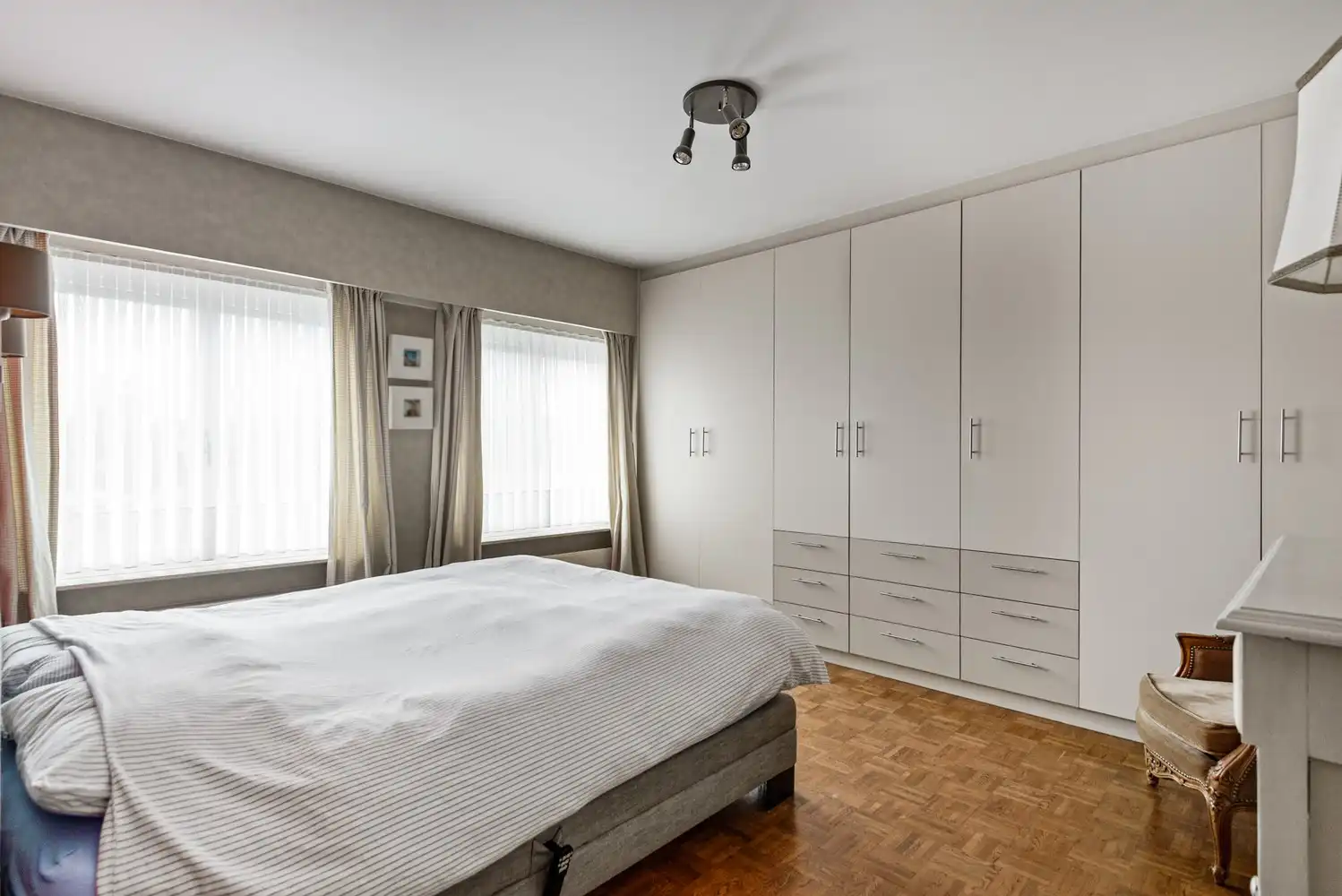 Verzorgde instapklare woning met 4 slaapkamers en ruime garage. foto 19