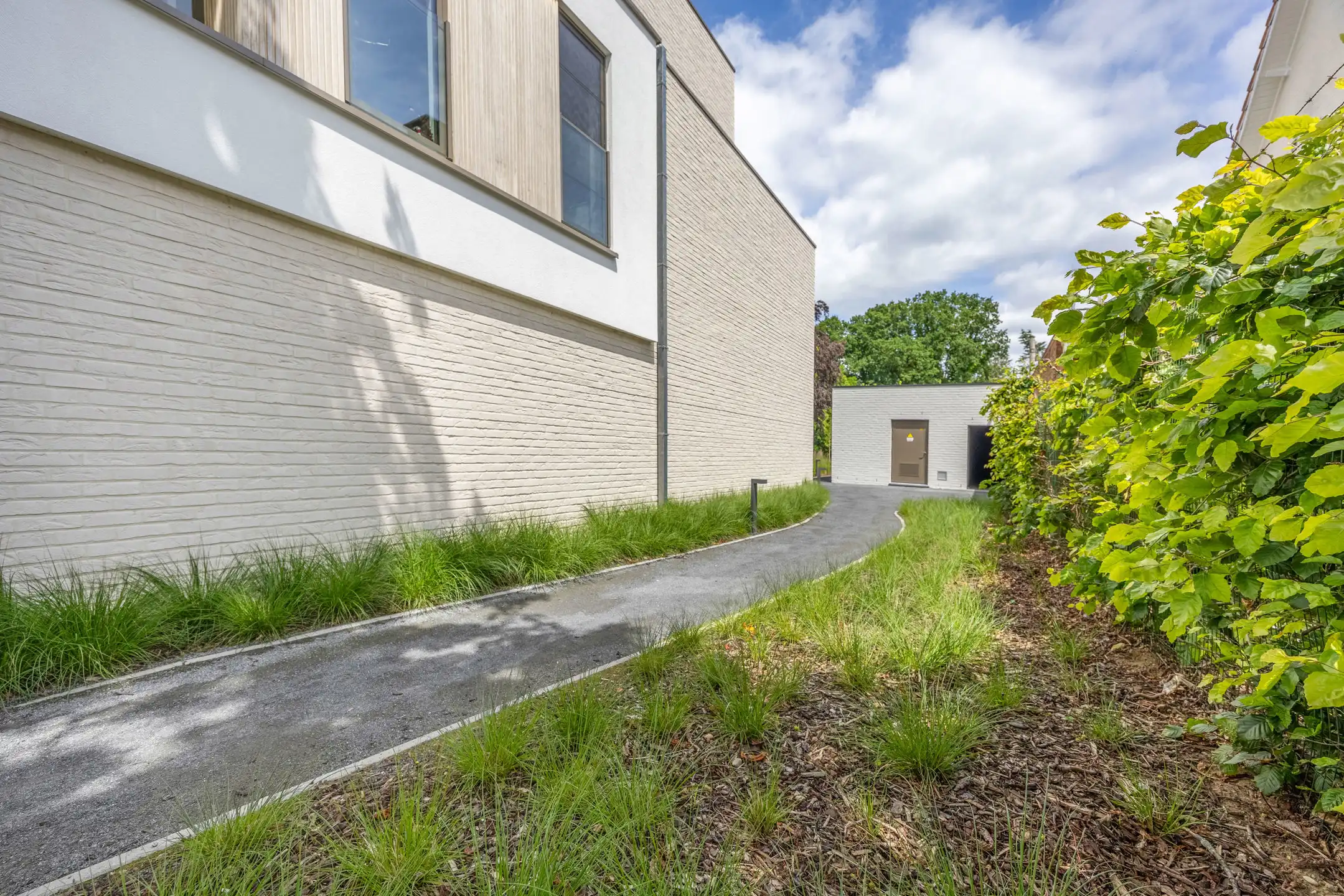 Stijlvol gelijkvloers appartement met tuin foto 21