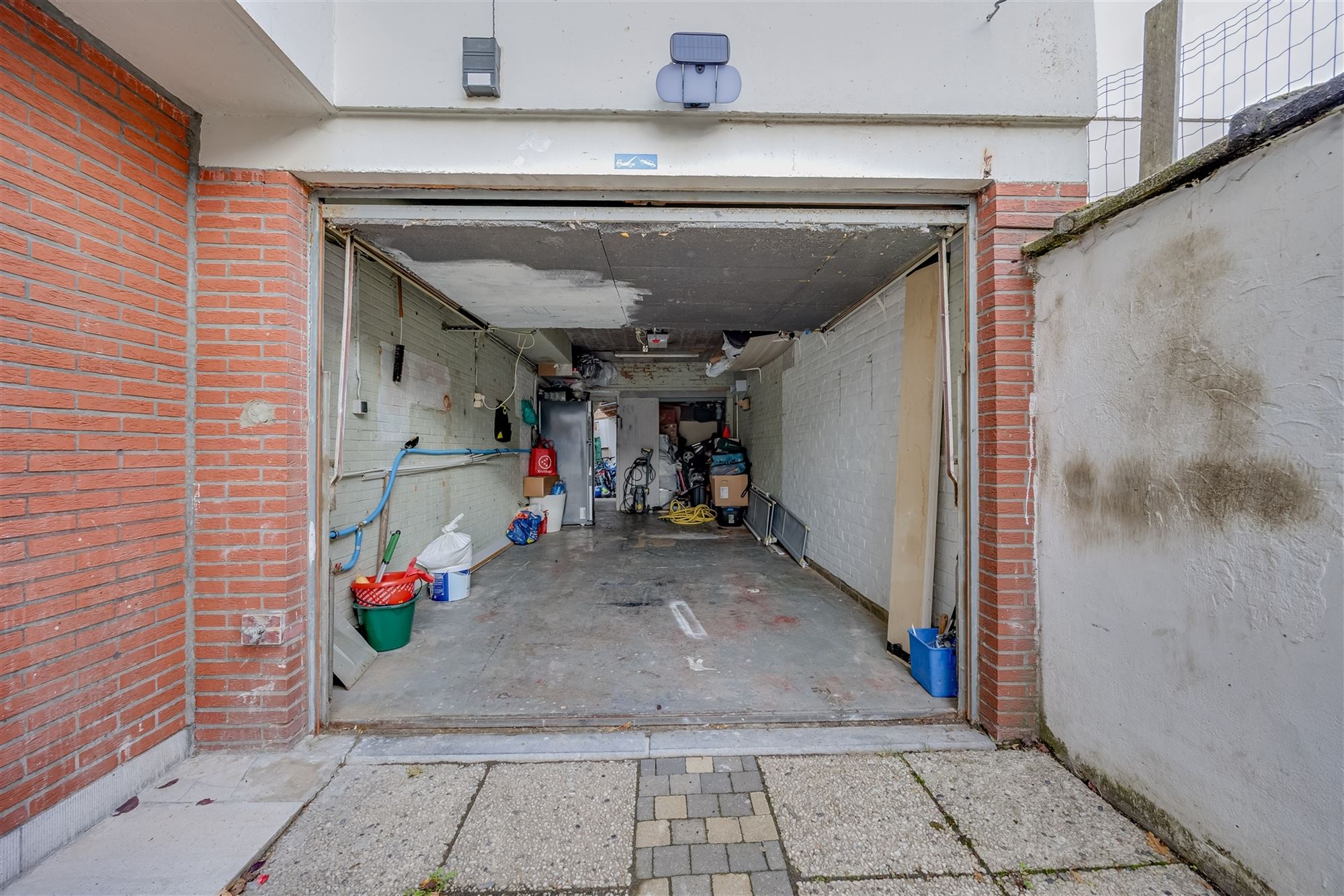 Vergund betonnen opbrengsteigendom met 3 appartementen + garagebox foto 14