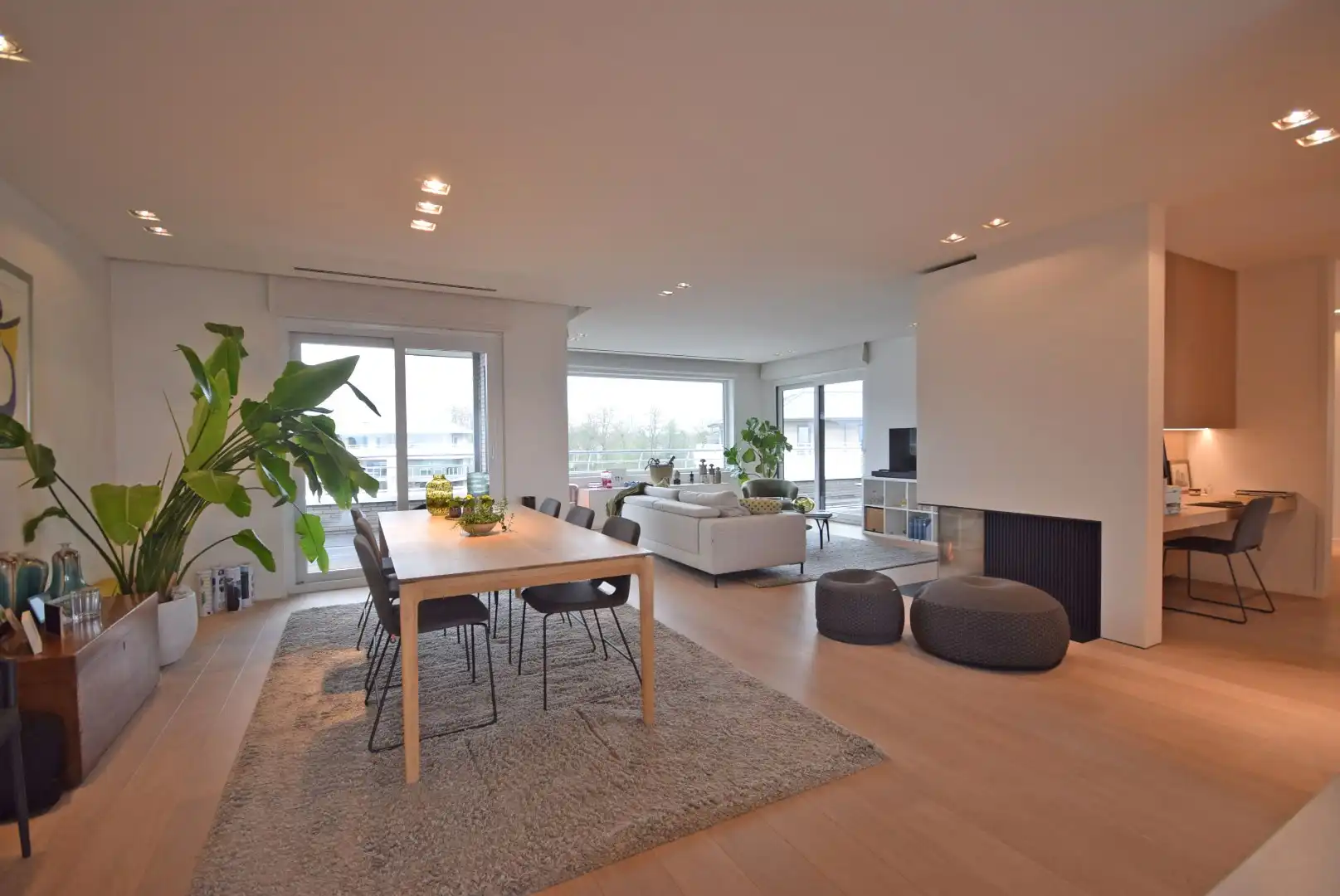 UNIEK EN ZEER HOOGSTAAND AFGEWERKT PENTHOUSE AAN HET STERREBOS foto 5